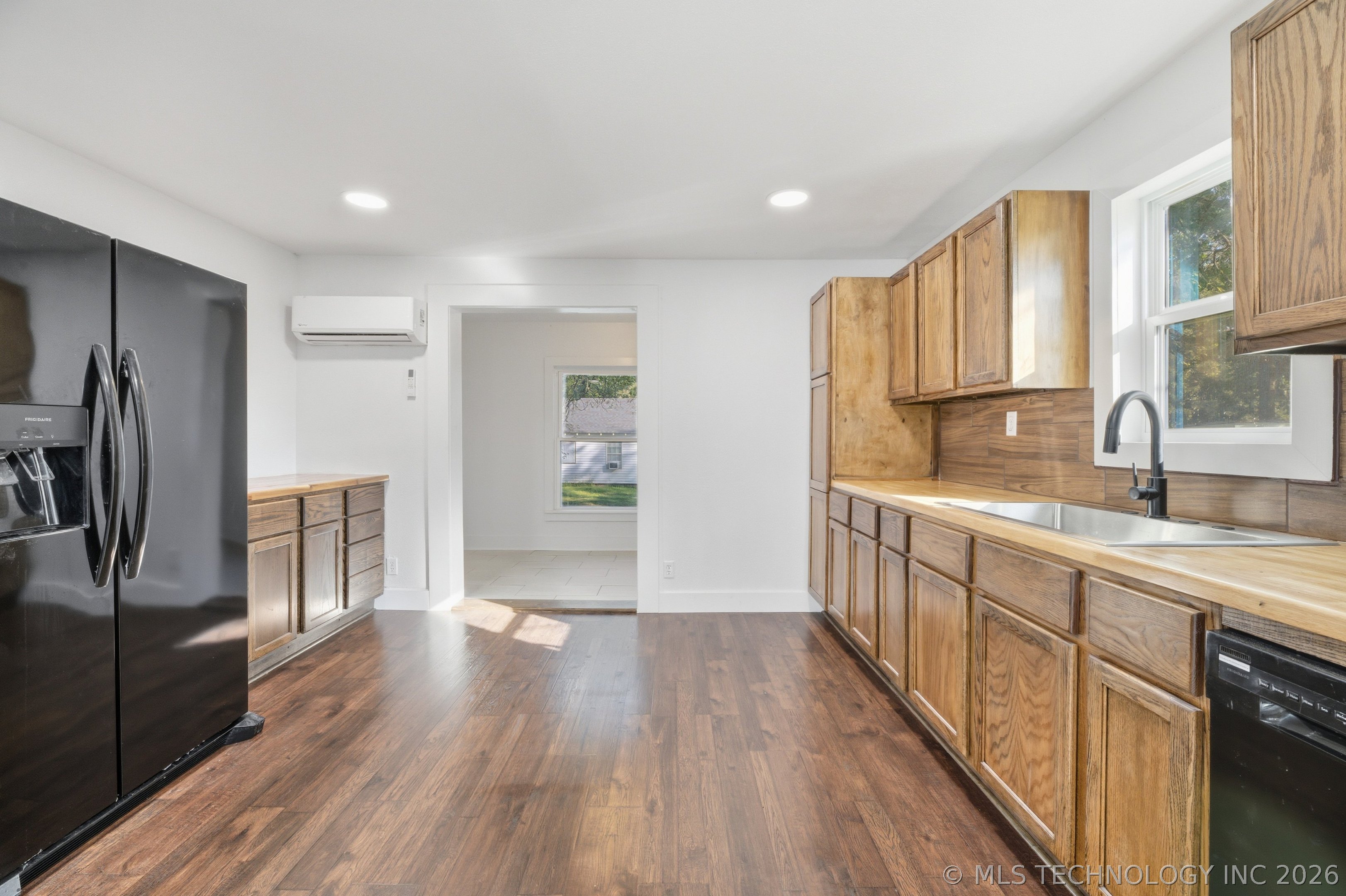 611 N Division Street Cleveland OK 74020