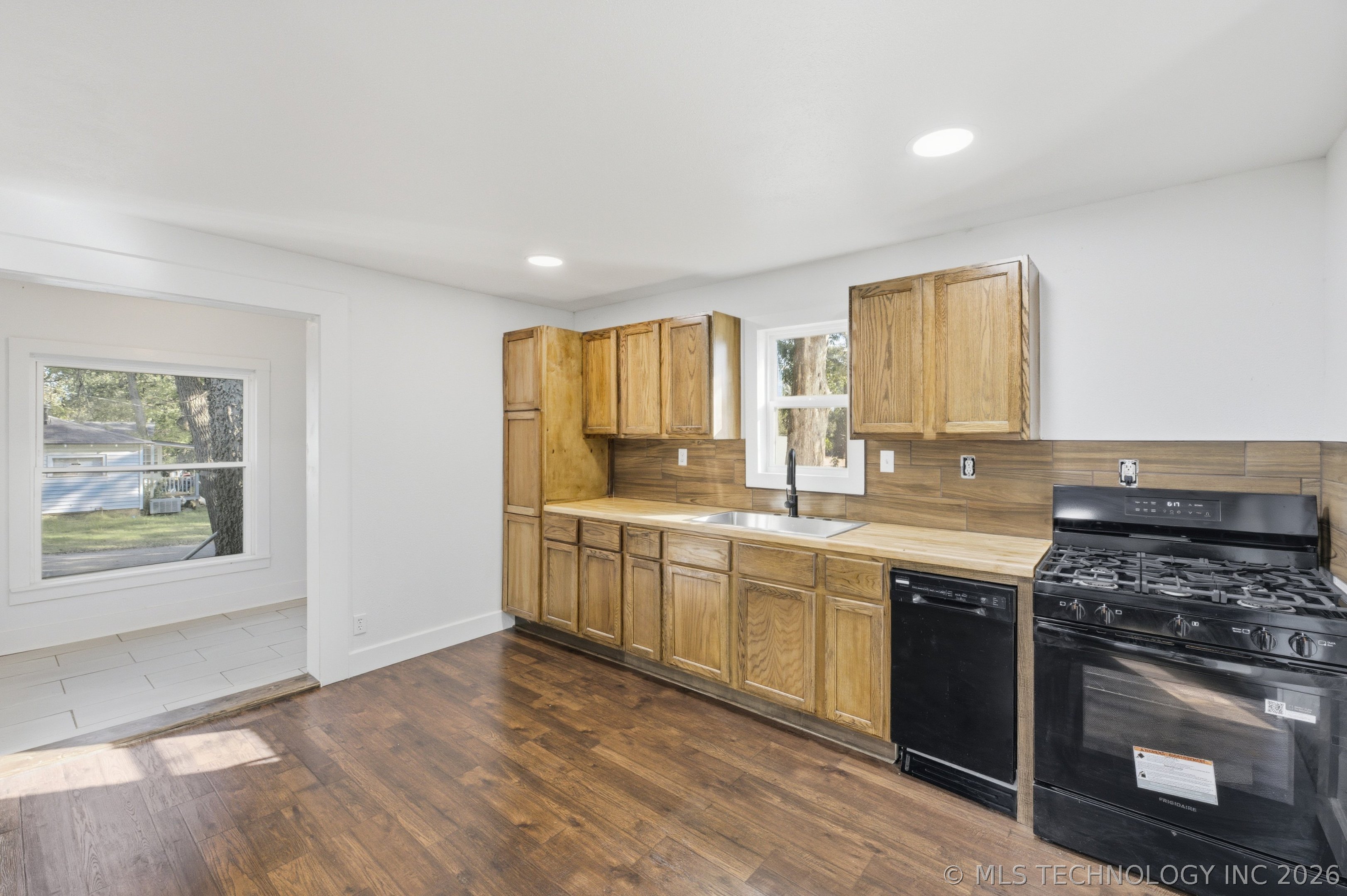 611 N Division Street Cleveland OK 74020