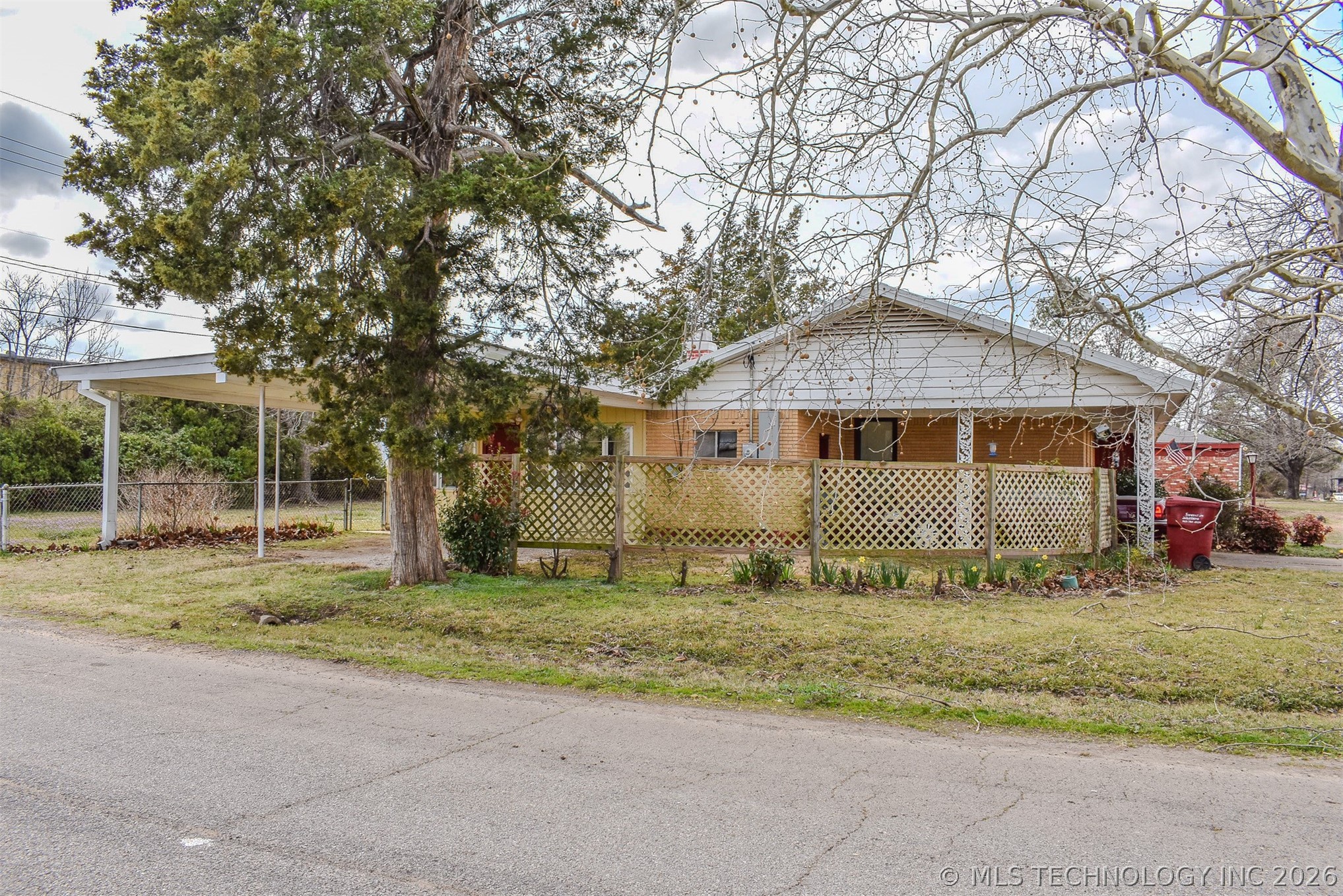 1414 E Kirk Street Hugo OK 74743