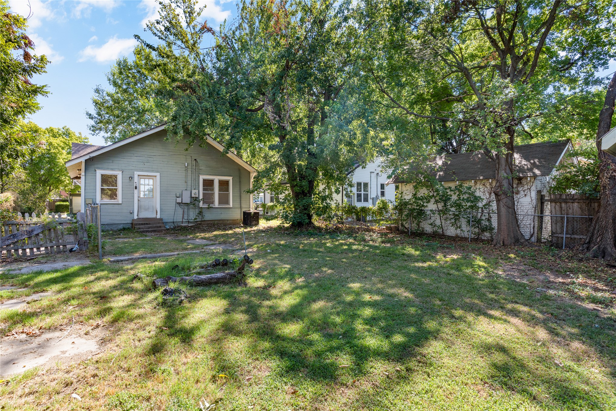 1236 S Columbia Place Tulsa OK 74104