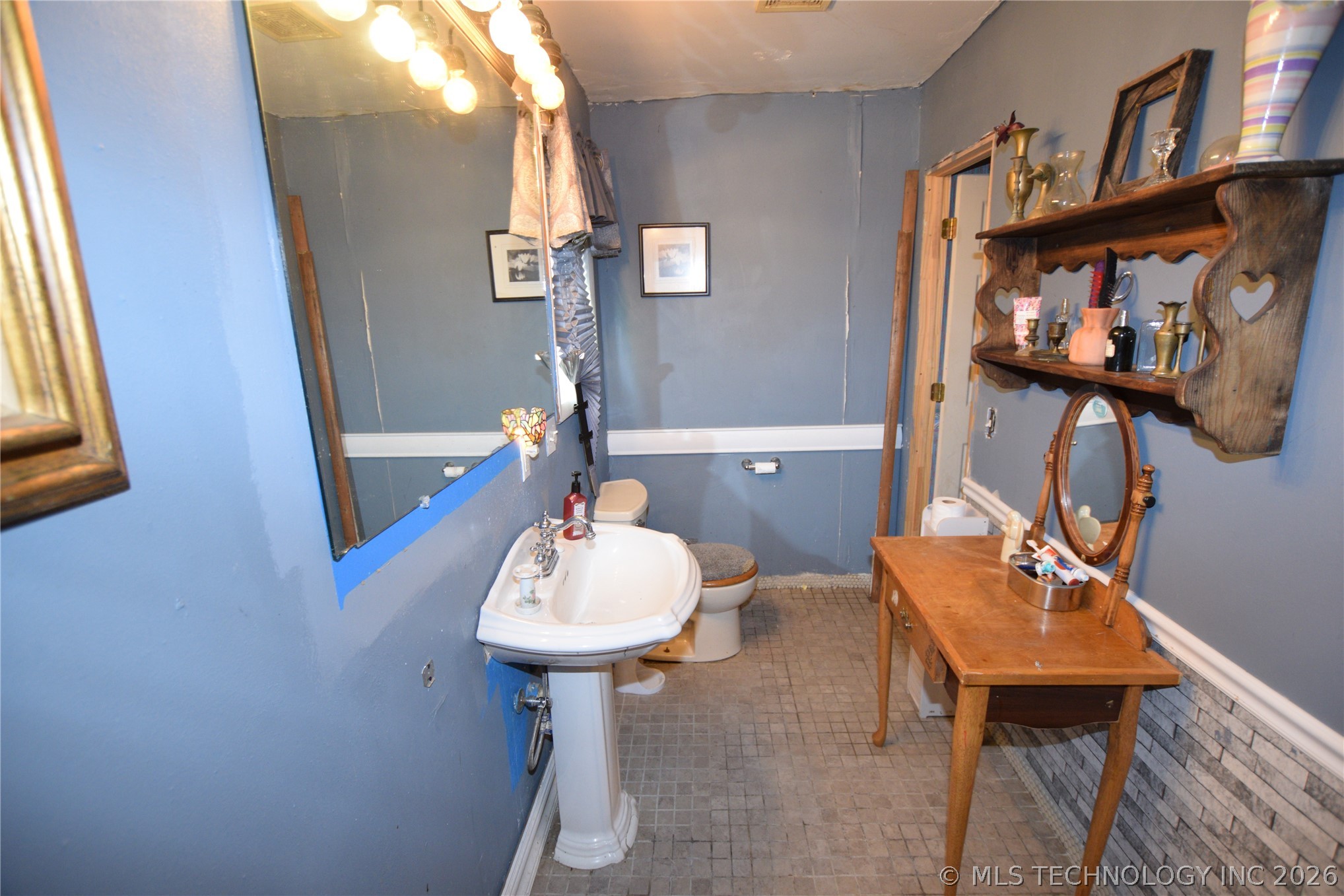 1 W Pine Street Stilwell OK 74960