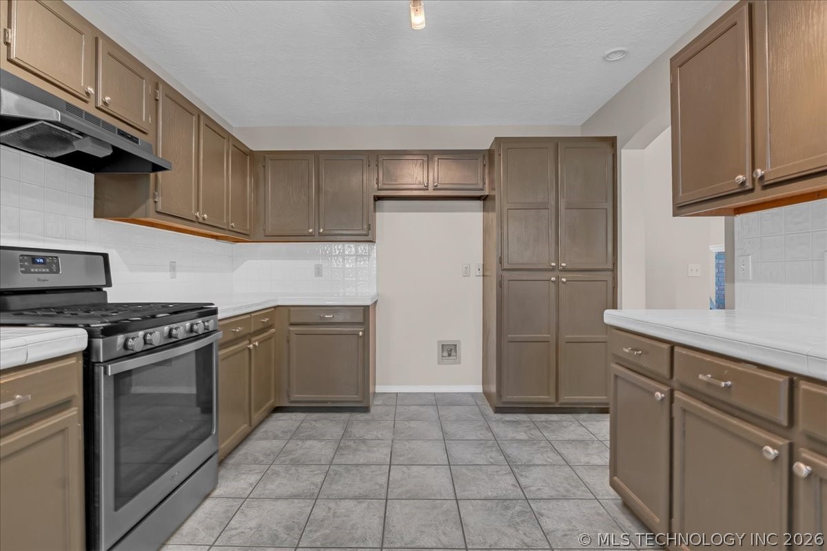 2412 W Twin Oaks Street Broken Arrow OK 74011