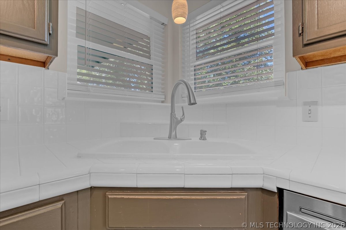 2412 W Twin Oaks Street Broken Arrow OK 74011