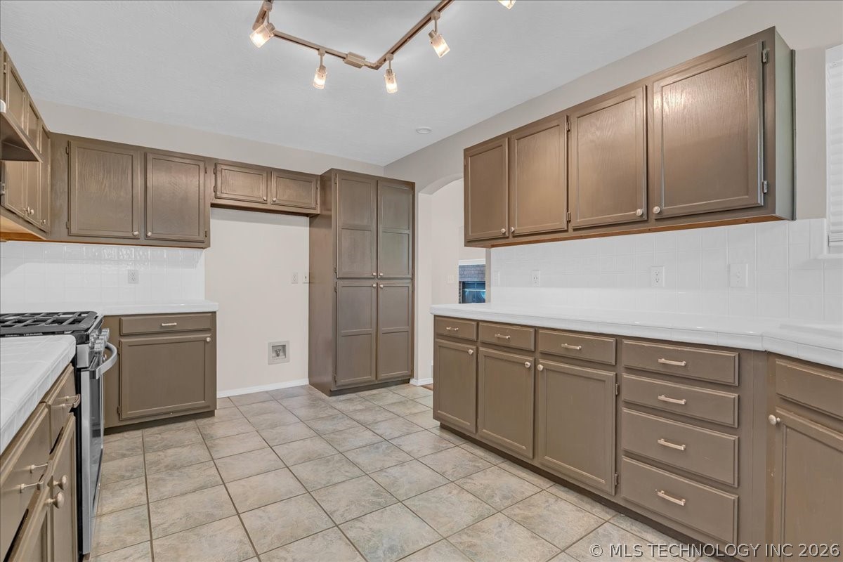 2412 W Twin Oaks Street Broken Arrow OK 74011