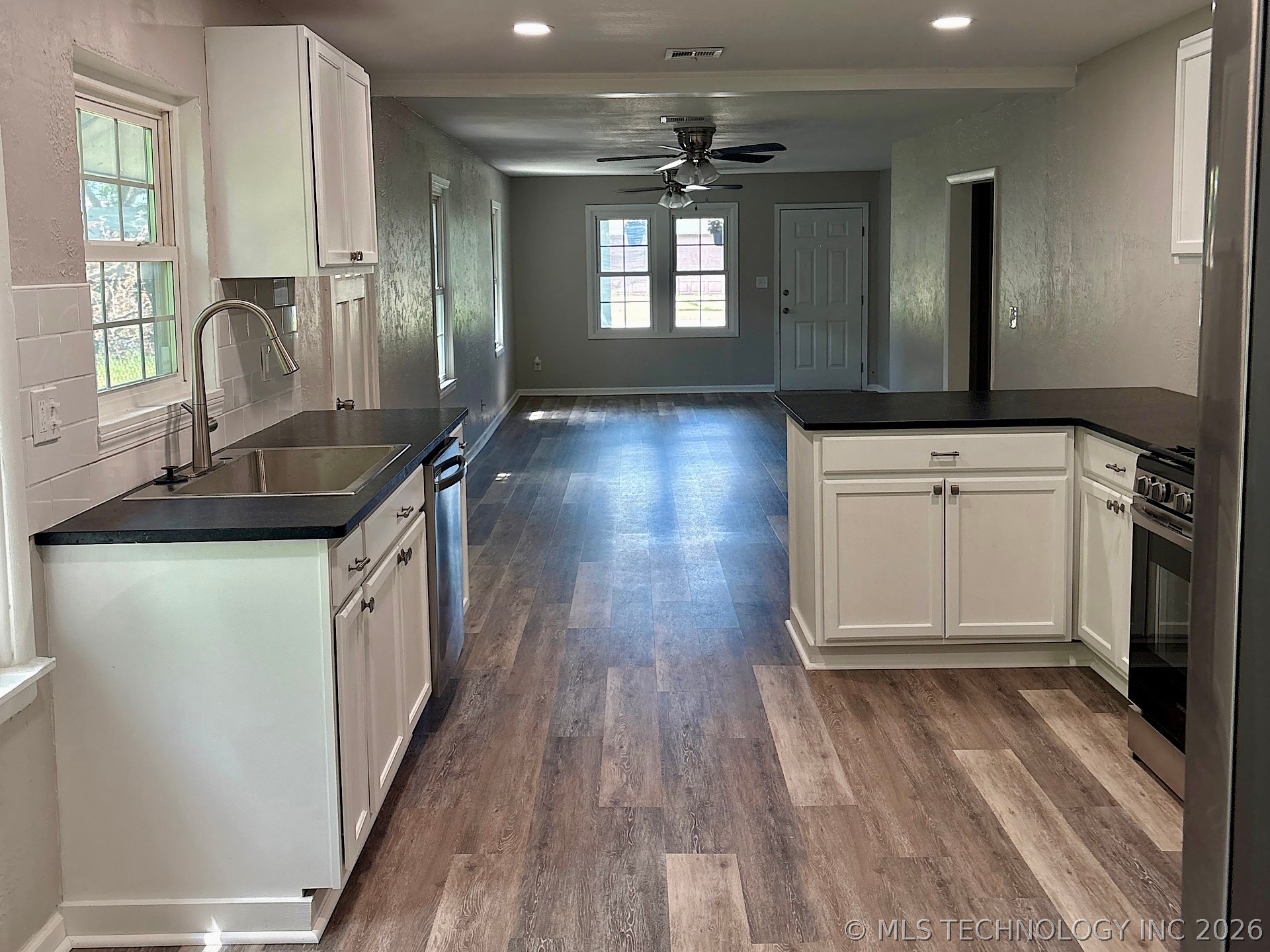 1121 E Walnut Street Cushing OK 74023