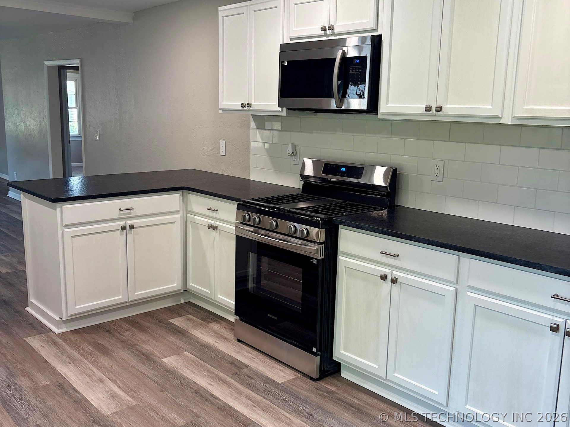 1121 E Walnut Street Cushing OK 74023