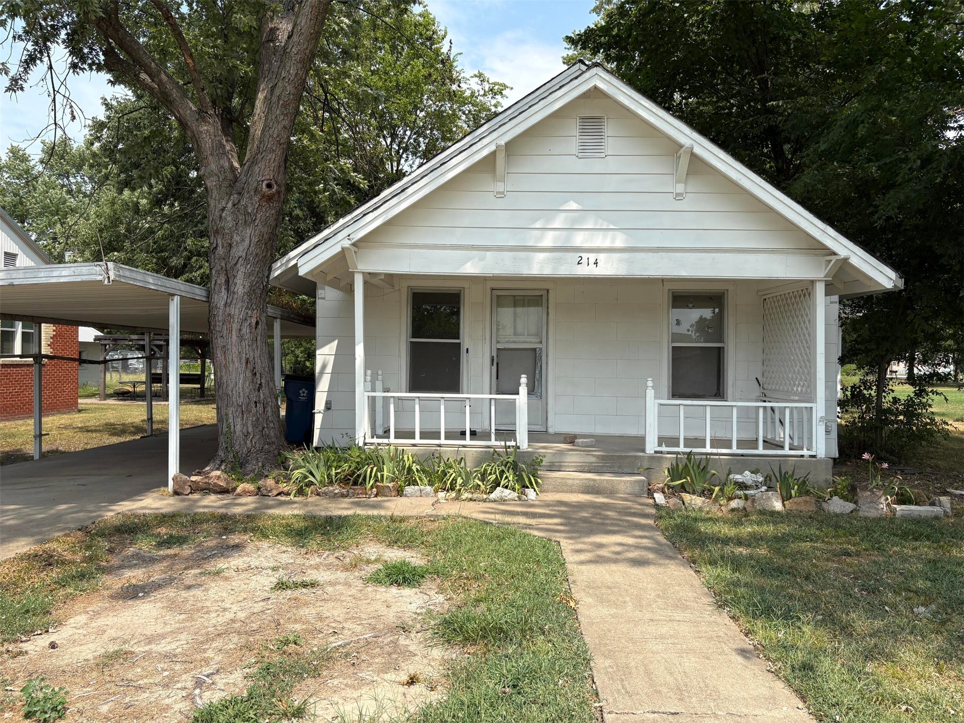 214 S Main Street Afton OK 74331