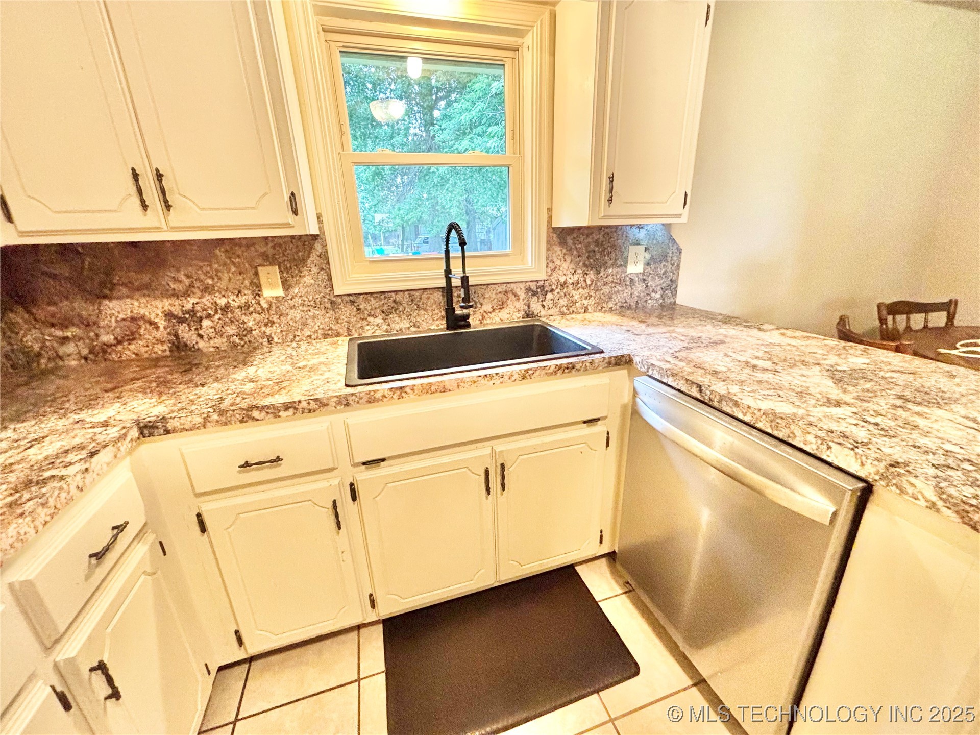 106 E Elk Road Whitefield OK 74472