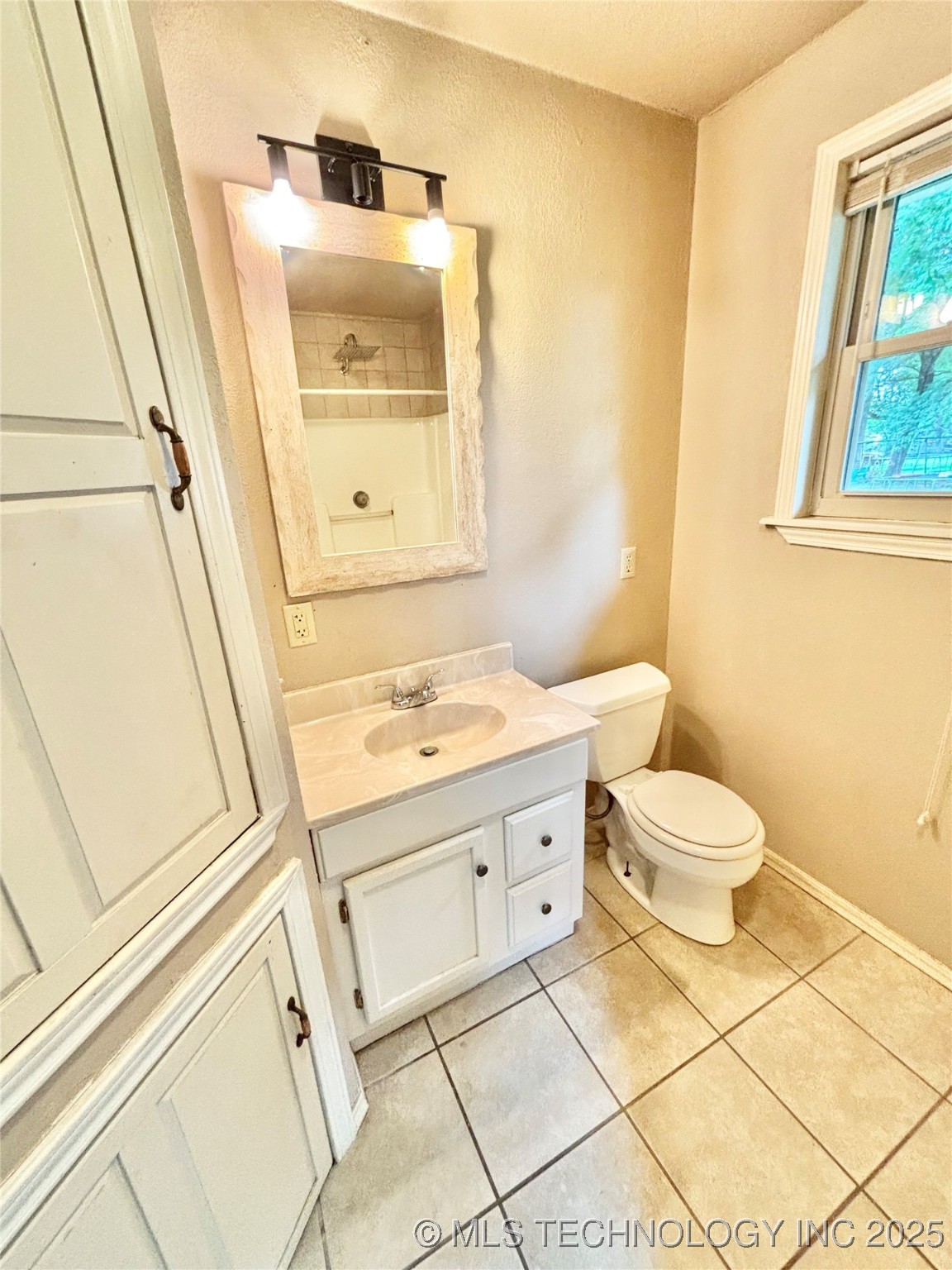 106 E Elk Road Whitefield OK 74472