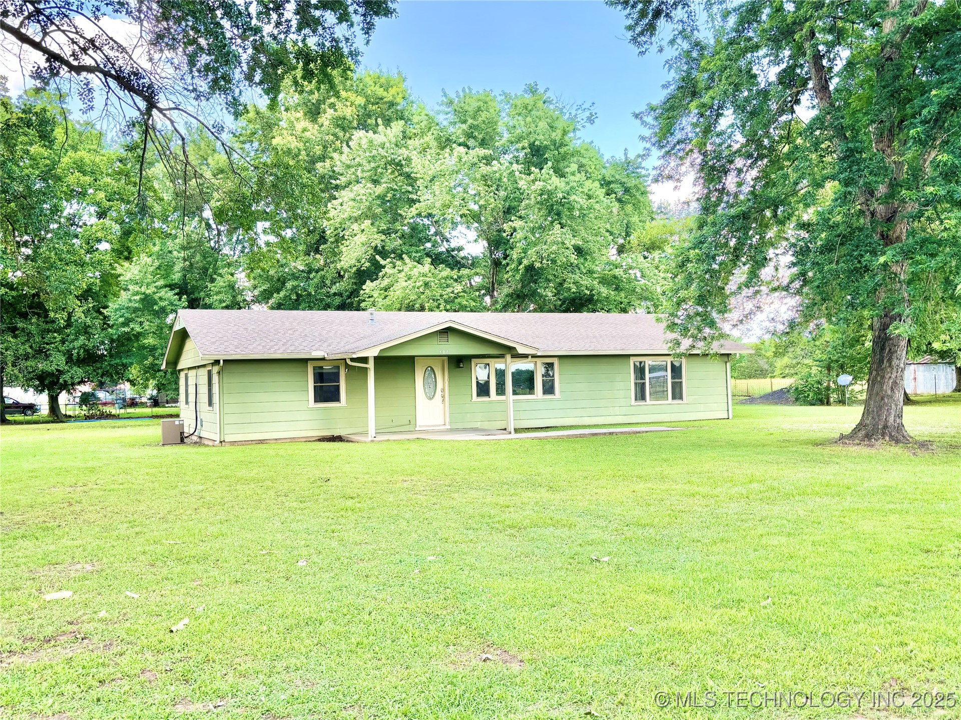 106 E Elk Road Whitefield OK 74472