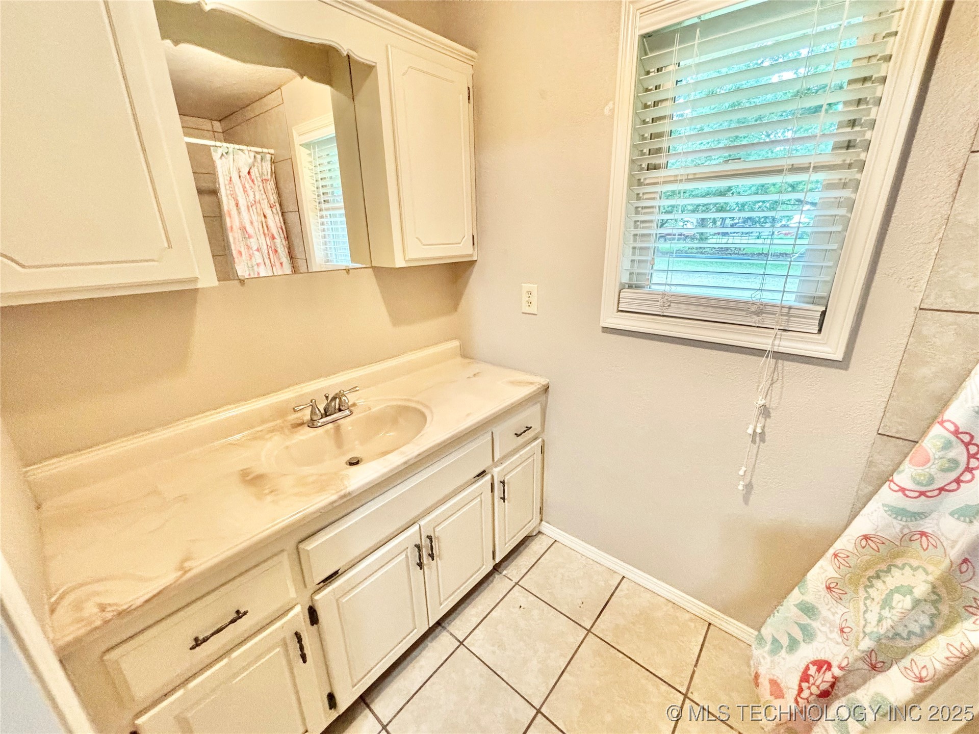 106 E Elk Road Whitefield OK 74472