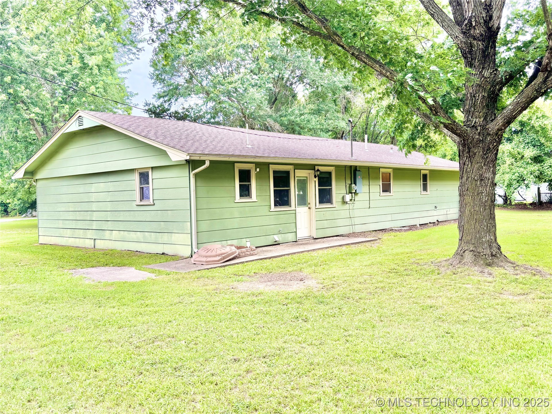 106 E Elk Road Whitefield OK 74472