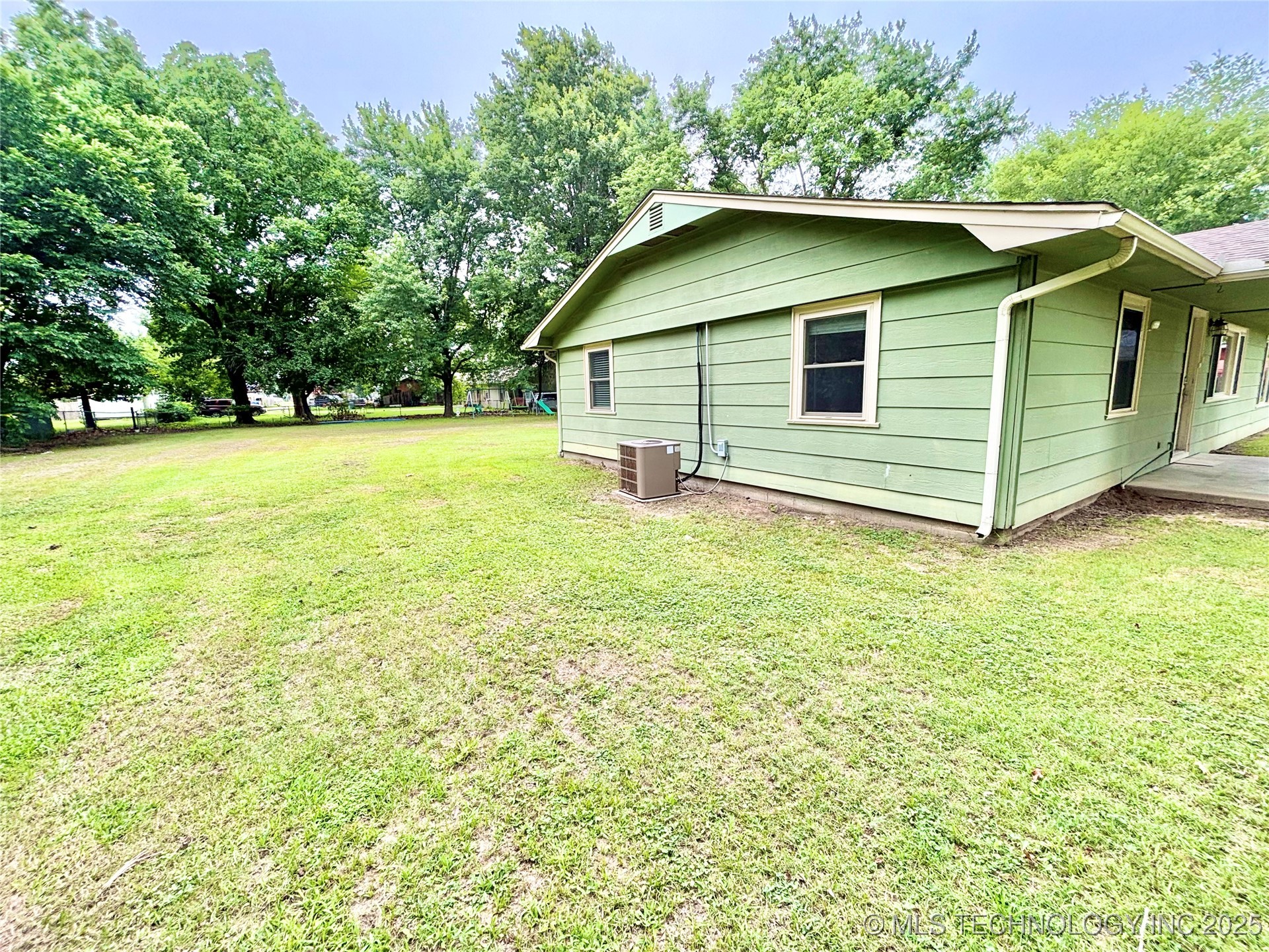106 E Elk Road Whitefield OK 74472