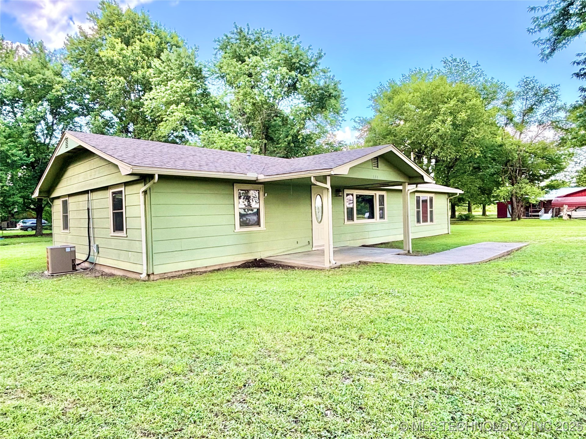 106 E Elk Road Whitefield OK 74472