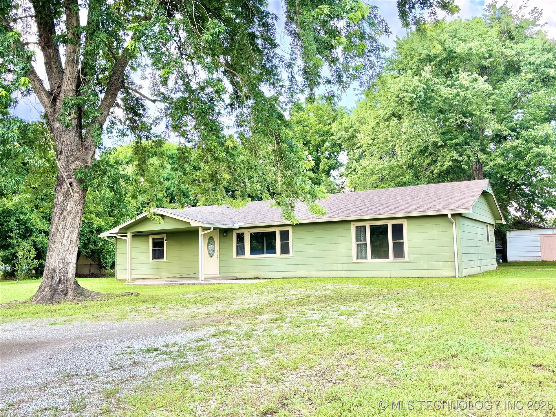 106 E Elk Road Whitefield OK 74472