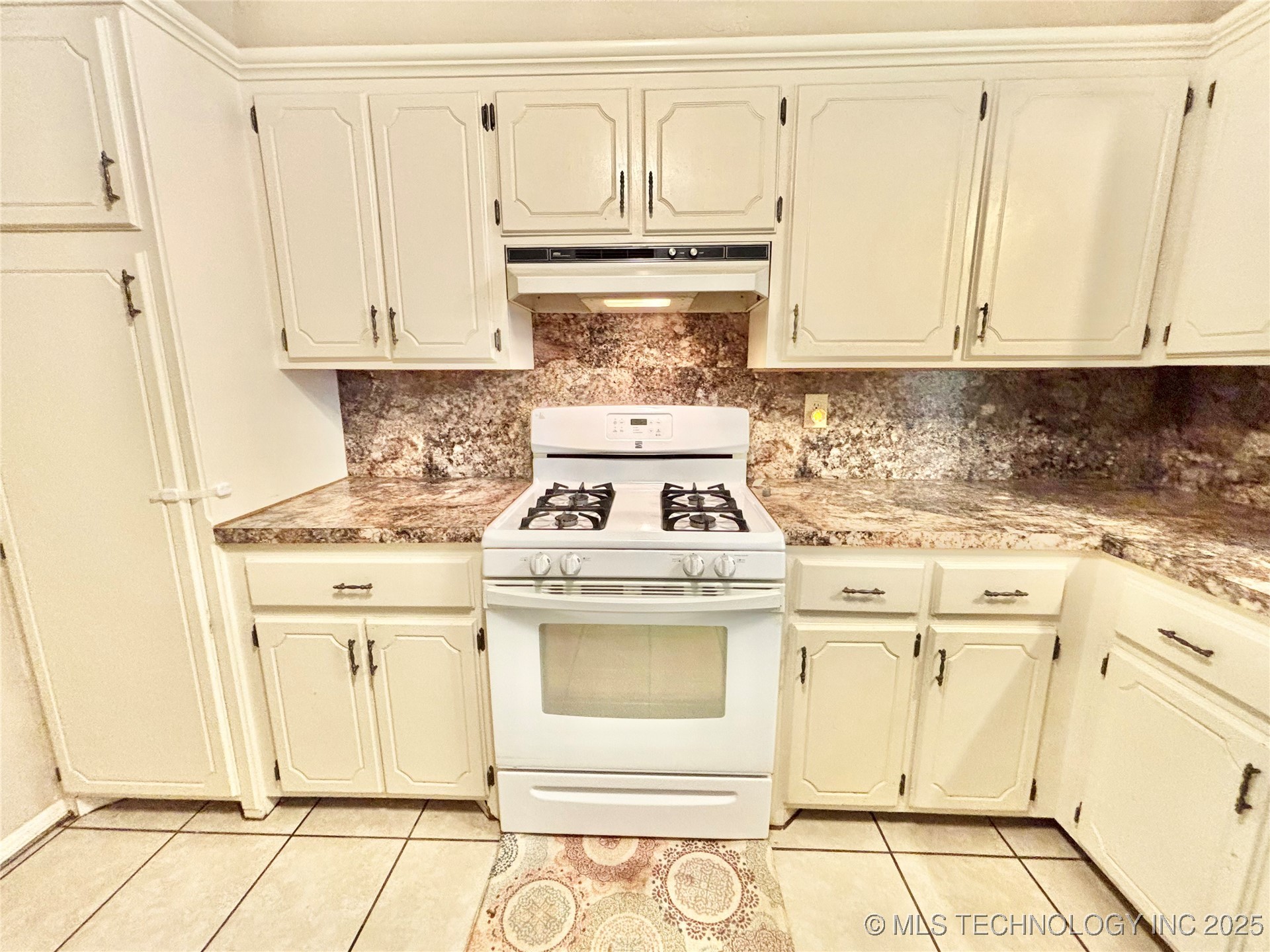 106 E Elk Road Whitefield OK 74472