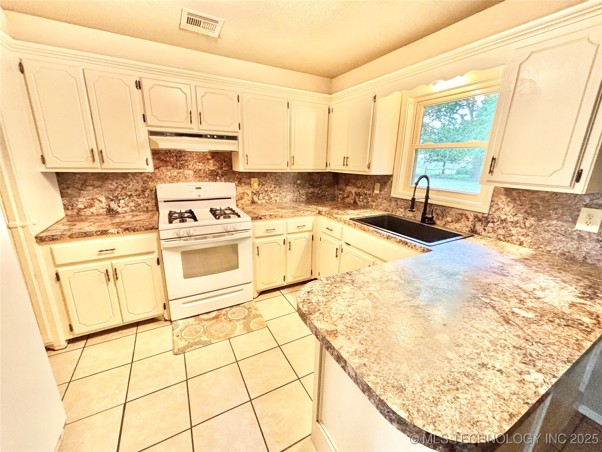 106 E Elk Road Whitefield OK 74472