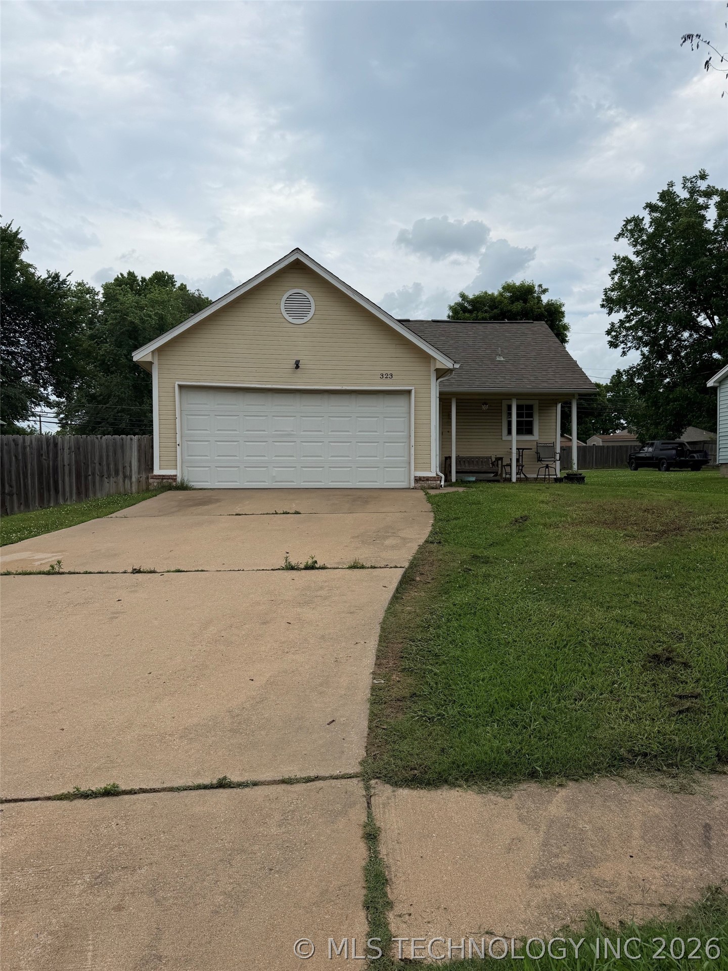 323 W Cypress Street Coweta OK 74429