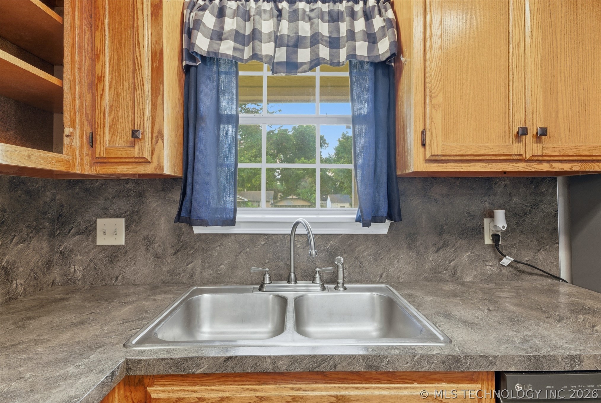323 W Cypress Street Coweta OK 74429