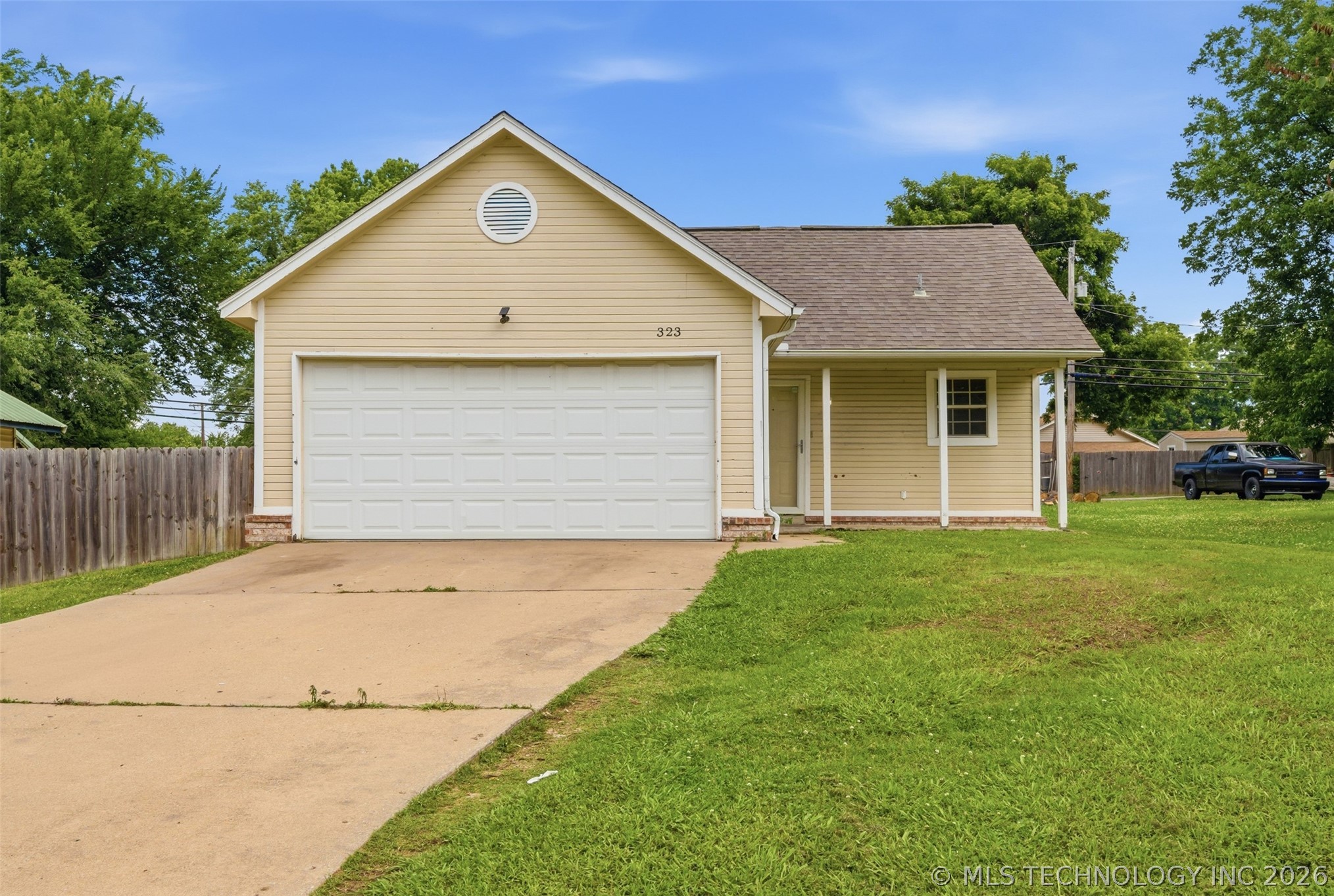 323 W Cypress Street Coweta OK 74429