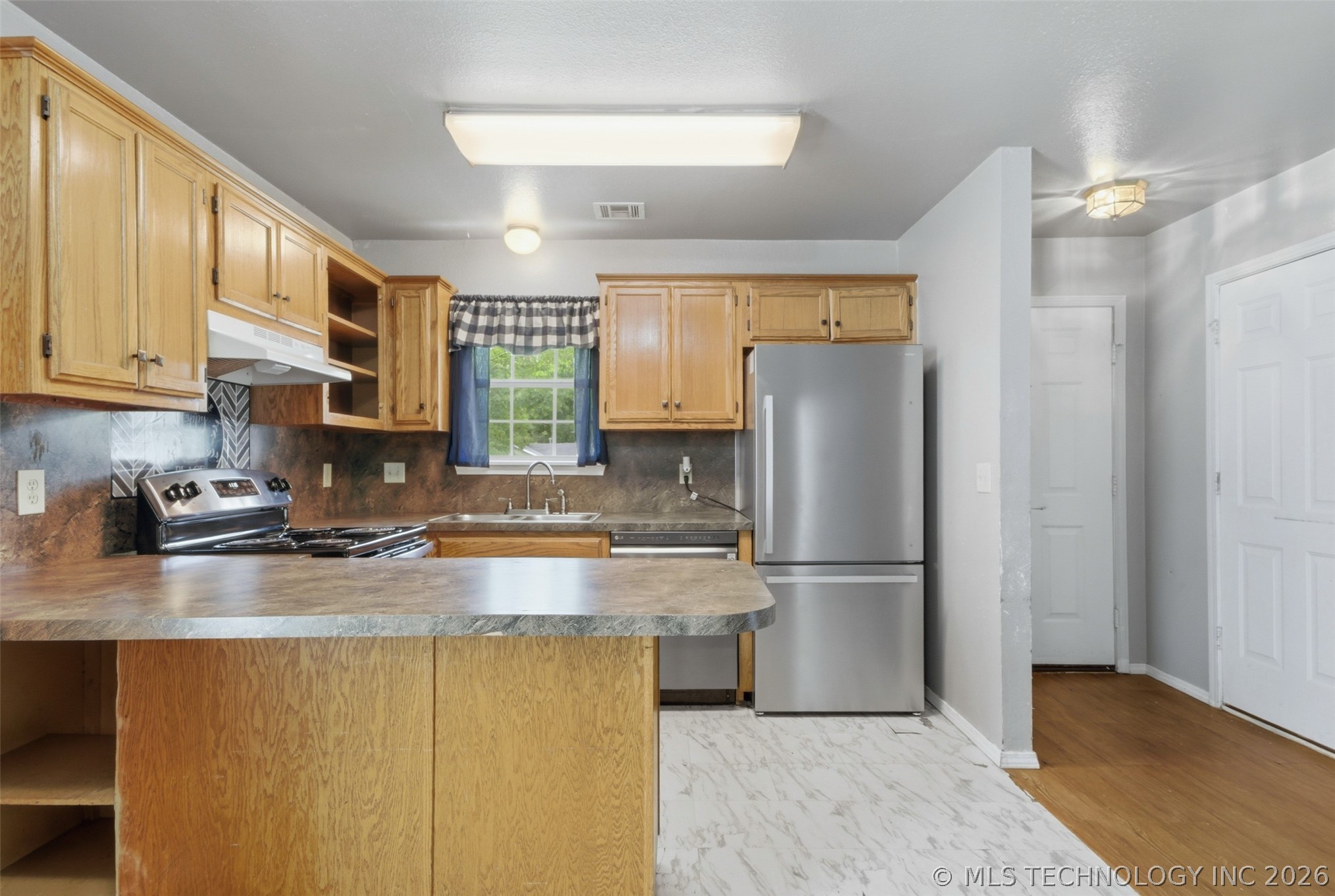 323 W Cypress Street Coweta OK 74429