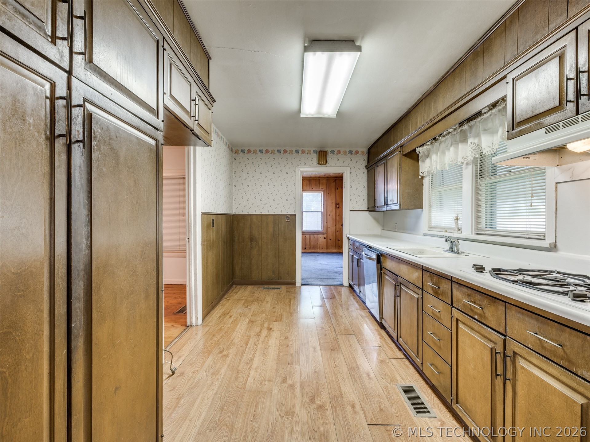 2812 W 37th Place Tulsa OK 74107