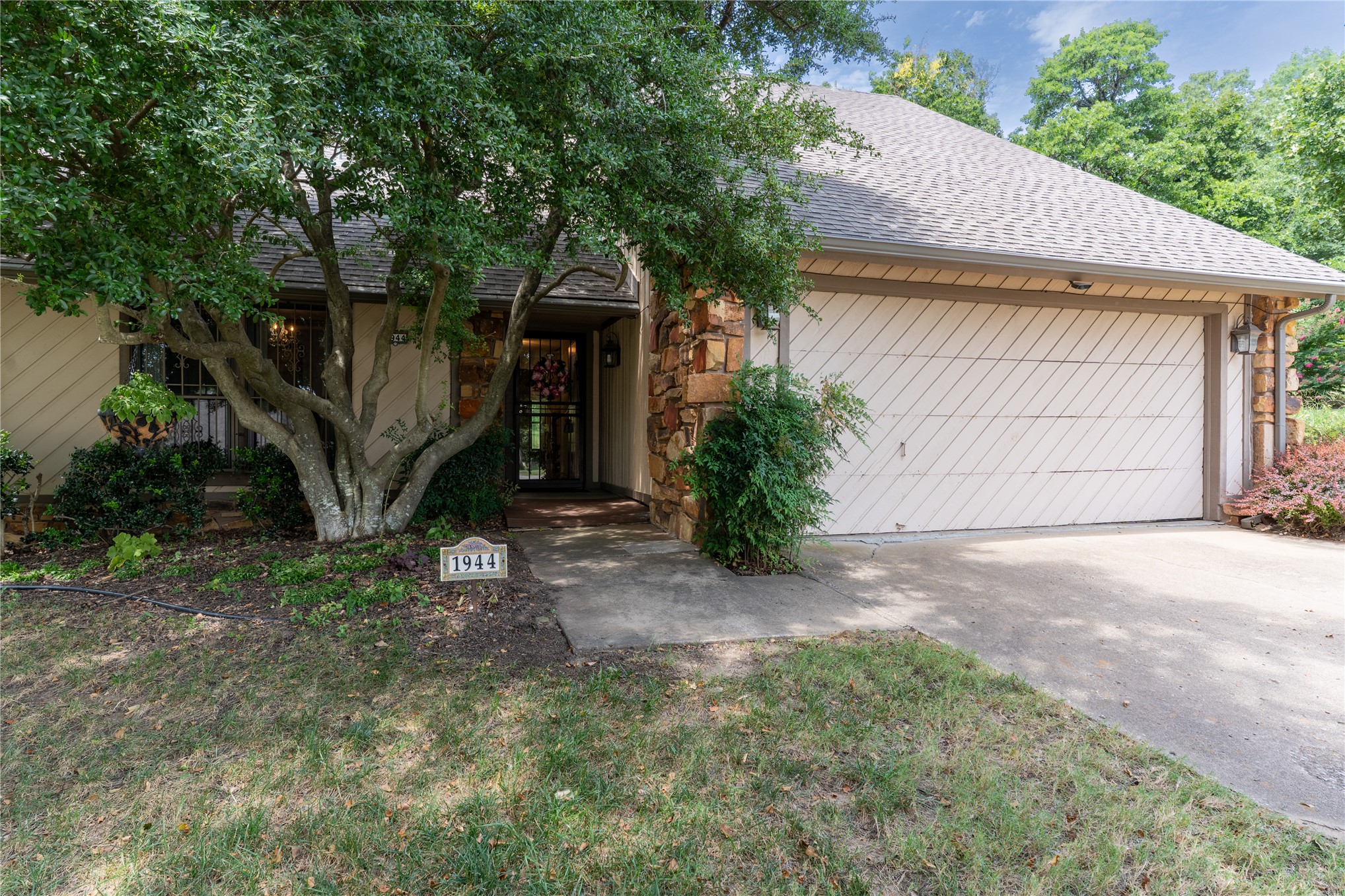 1944 N Nogales Avenue Tulsa OK 74127