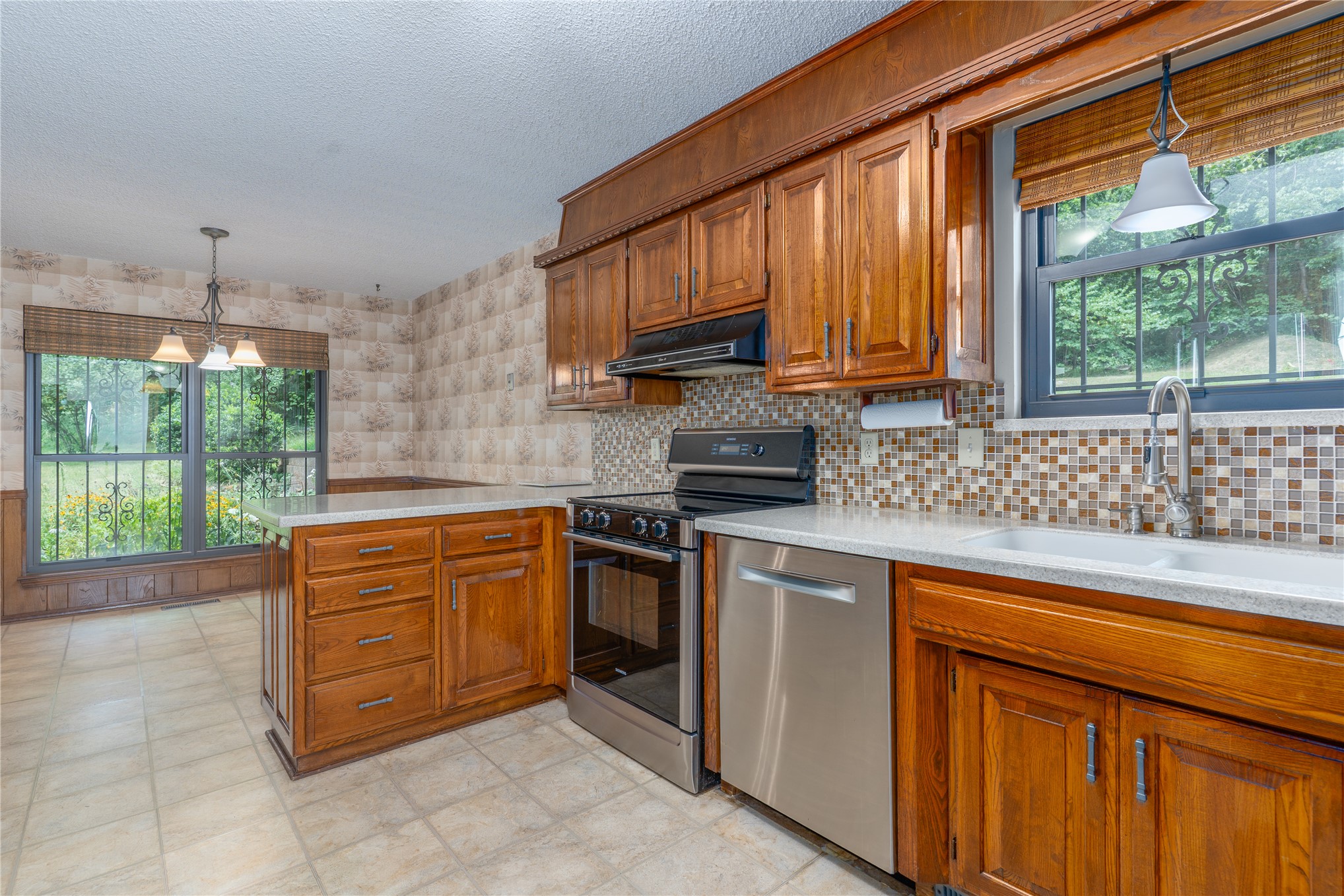 1944 N Nogales Avenue Tulsa OK 74127