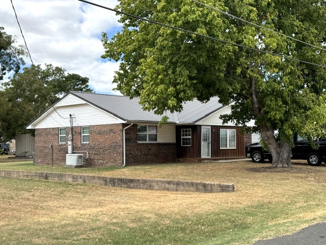 230 N Pecan Stratford OK 74872