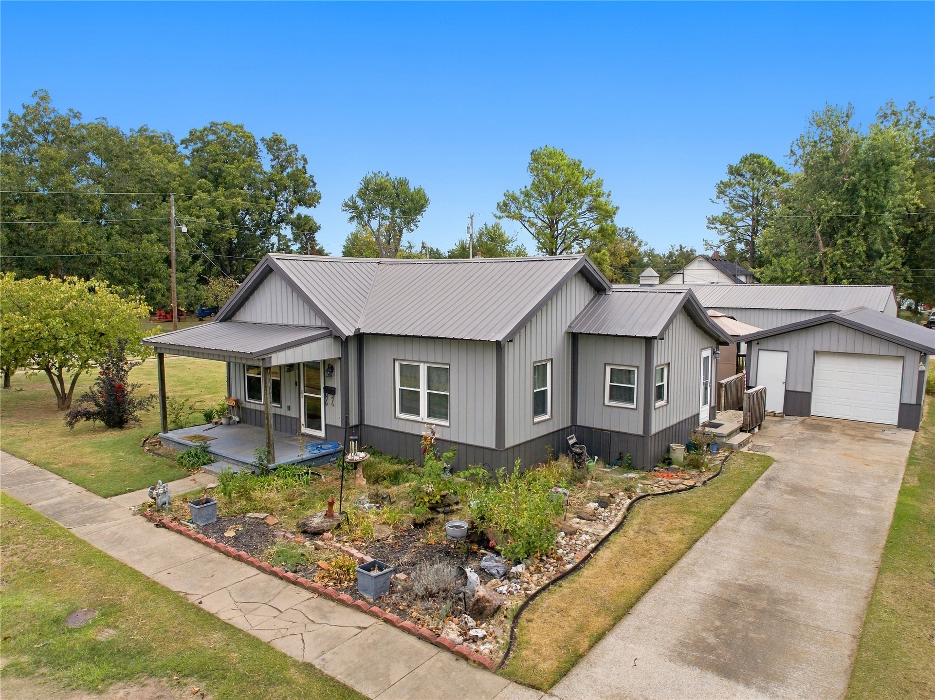705 S 2nd Street Morris OK 74445