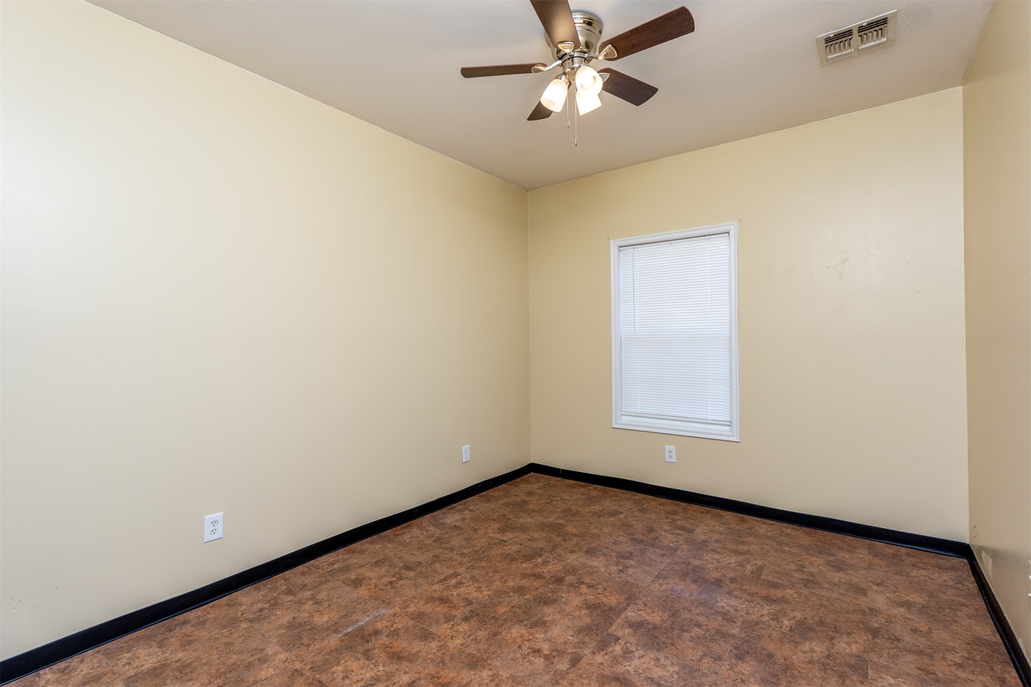 4 W Hillcrest Way Okemah OK 74859
