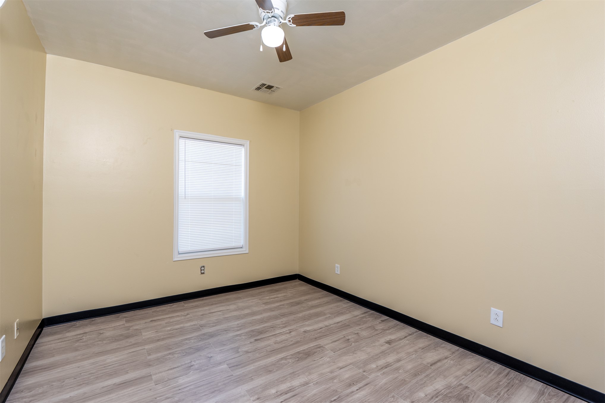 4 W Hillcrest Way Okemah OK 74859