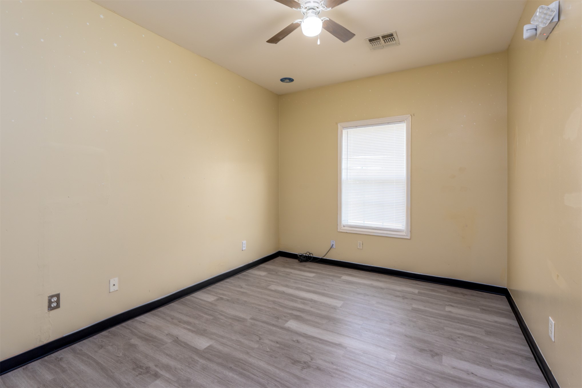 4 W Hillcrest Way Okemah OK 74859