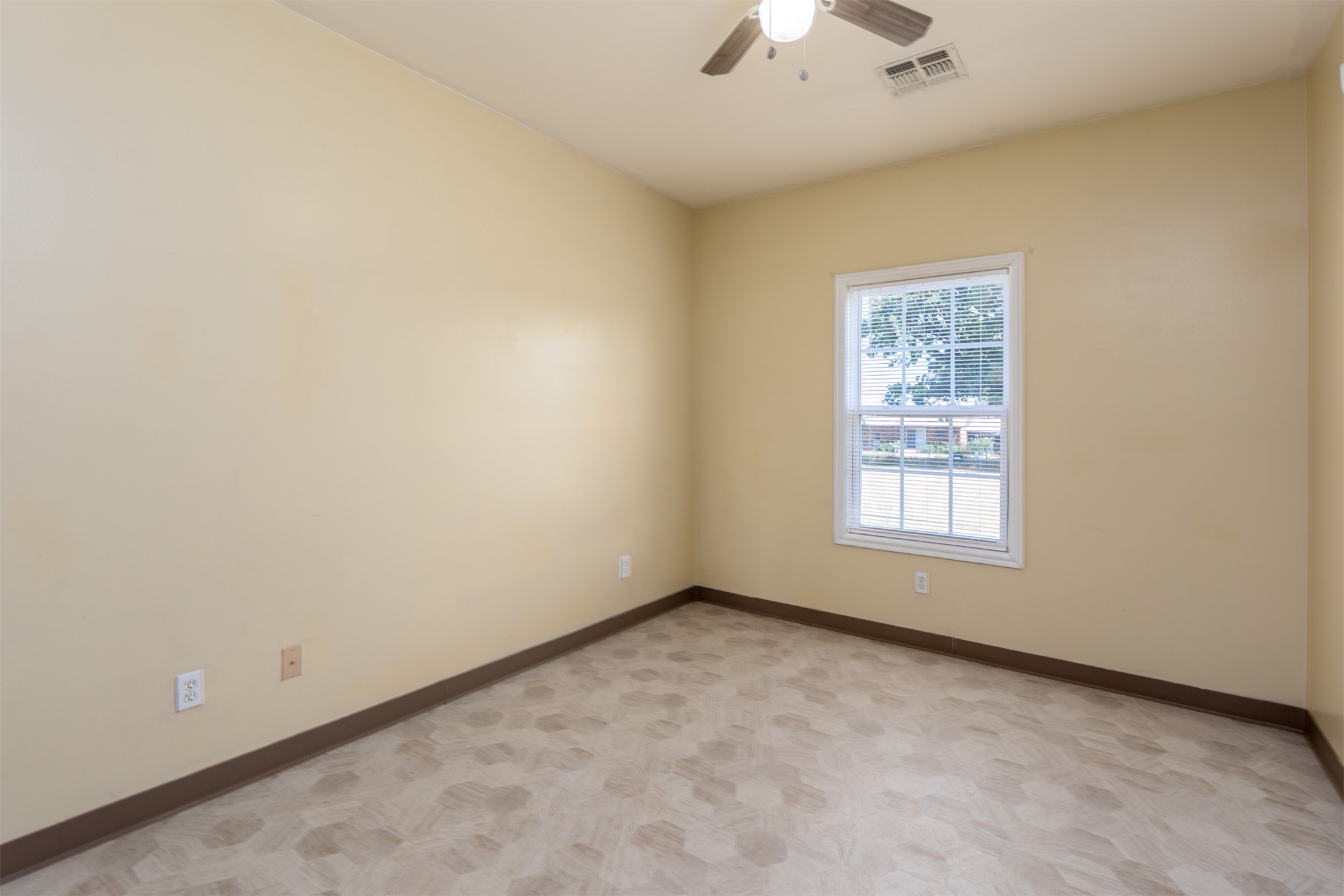 4 W Hillcrest Way Okemah OK 74859