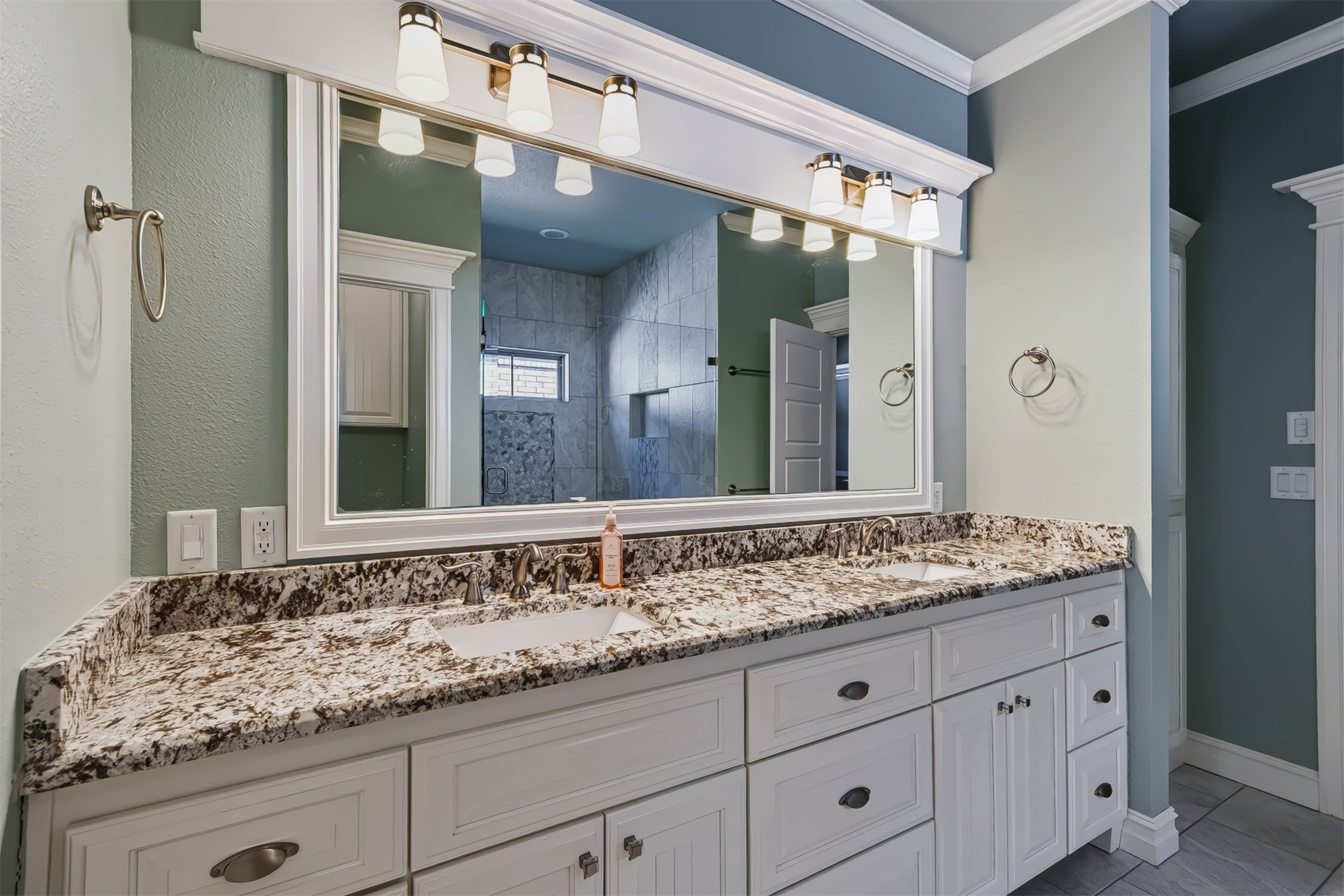 3715 S Redwood Drive Broken Arrow OK 74011