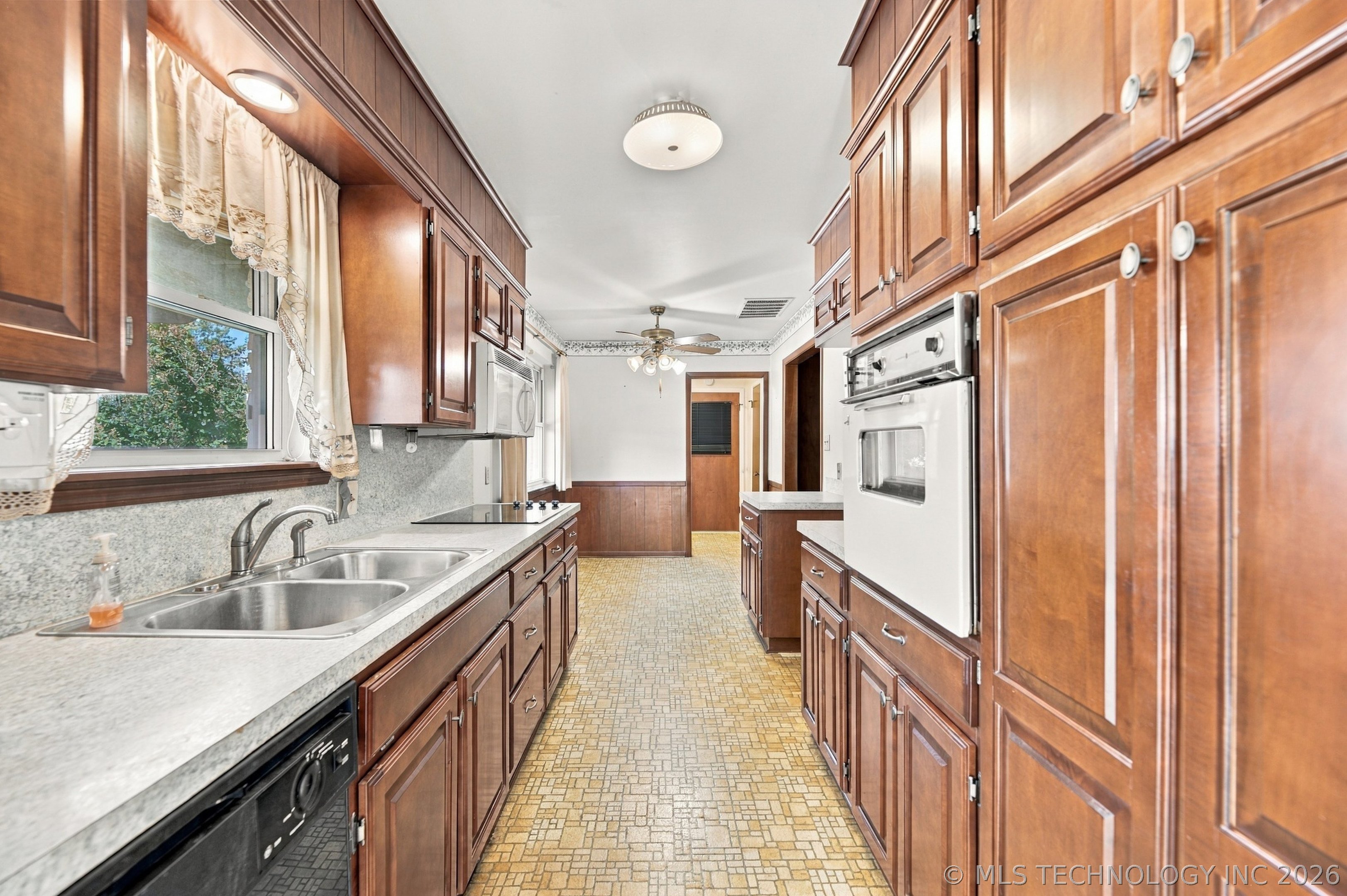 7207 E 55th Place Tulsa OK 74145