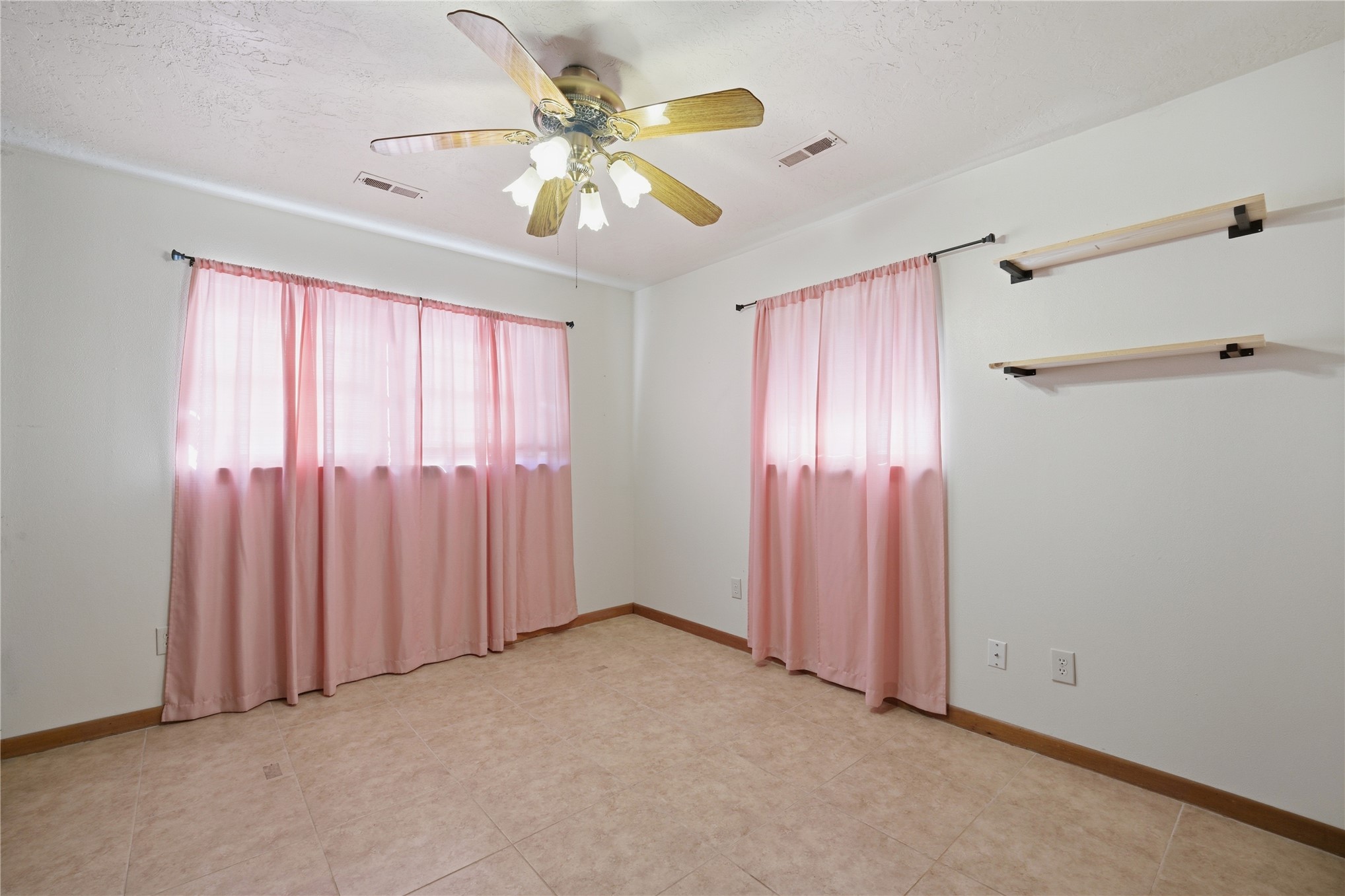 900 S Oliphant Street Holdenville OK 74848