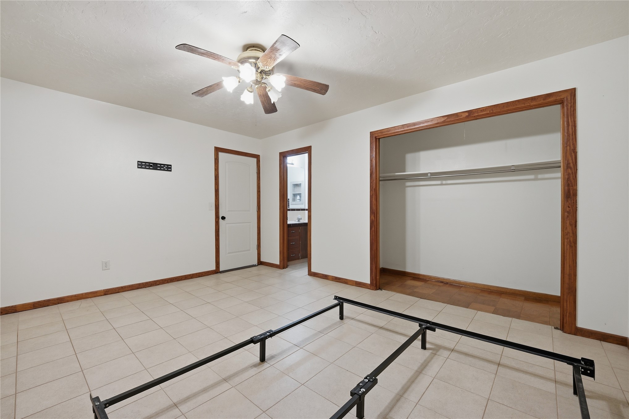 900 S Oliphant Street Holdenville OK 74848