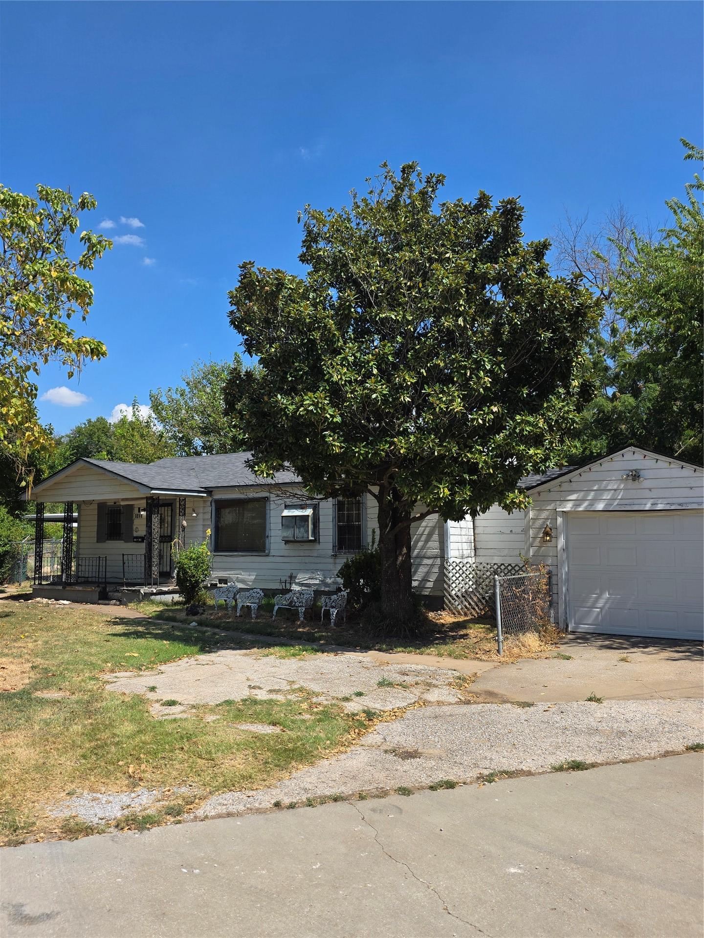 2423 N Xanthus Avenue Tulsa OK 74110