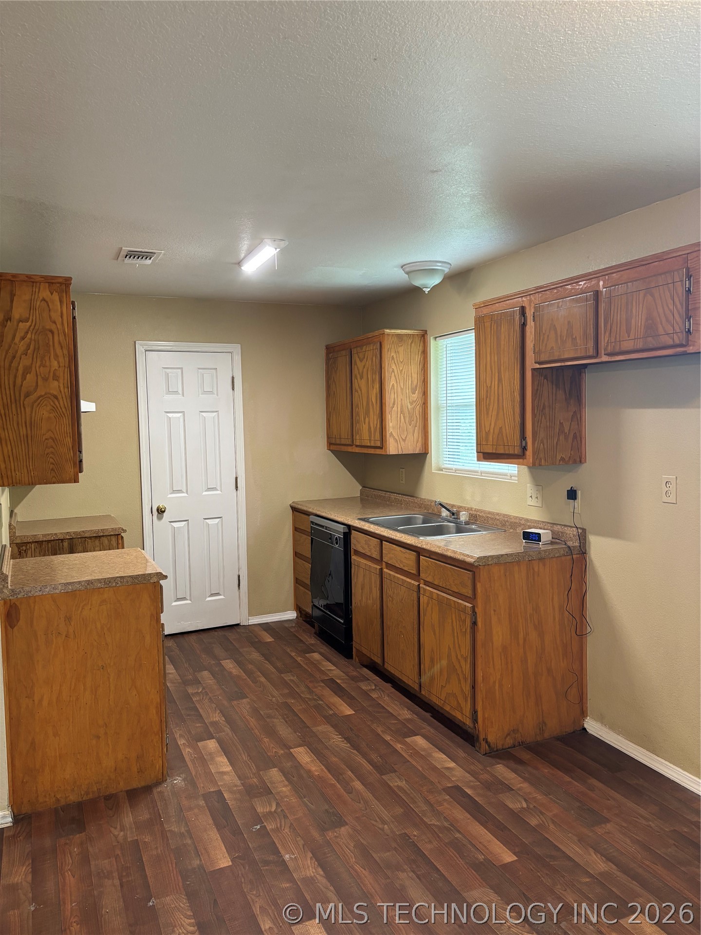 818 N J. Street Hugo OK 74743