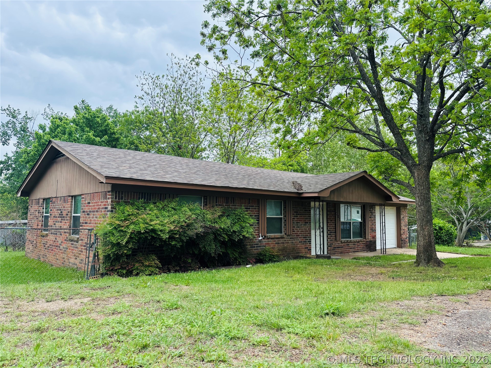 818 N J. Street Hugo OK 74743