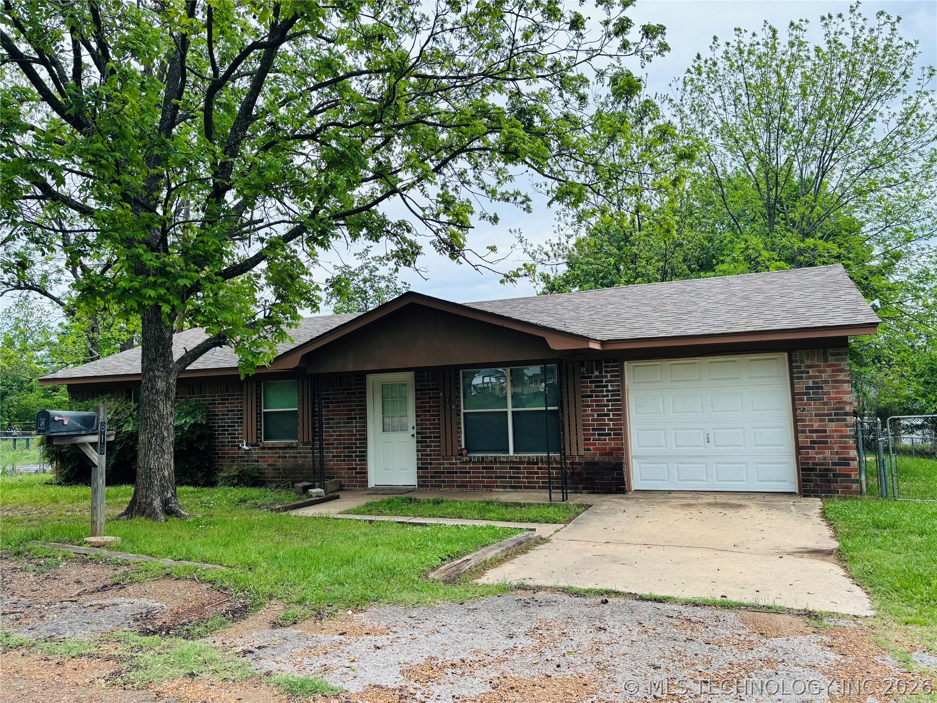 818 N J. Street Hugo OK 74743
