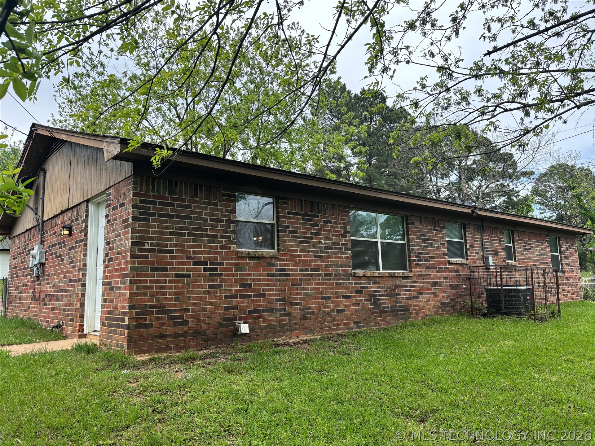 818 N J. Street Hugo OK 74743