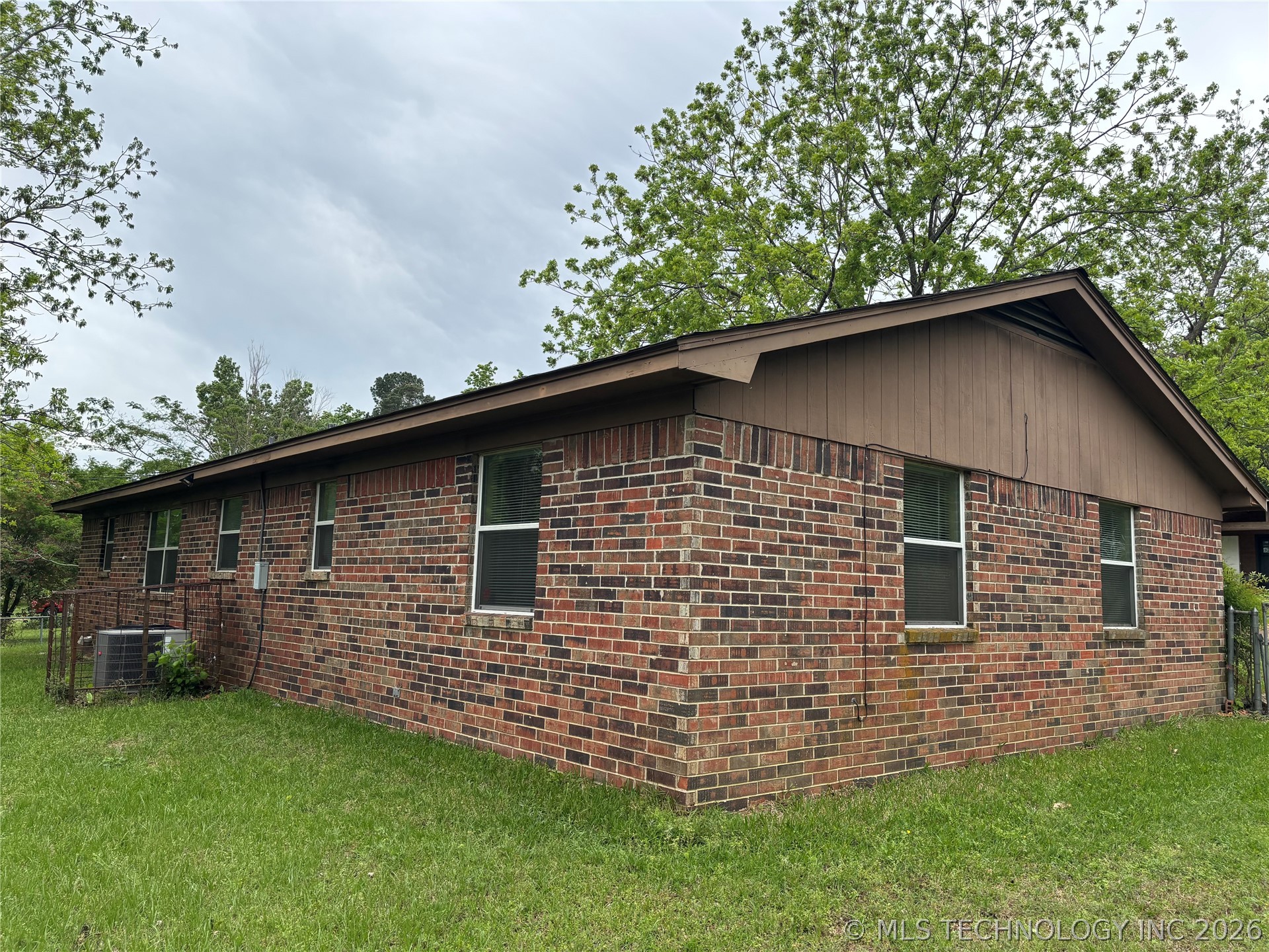 818 N J. Street Hugo OK 74743