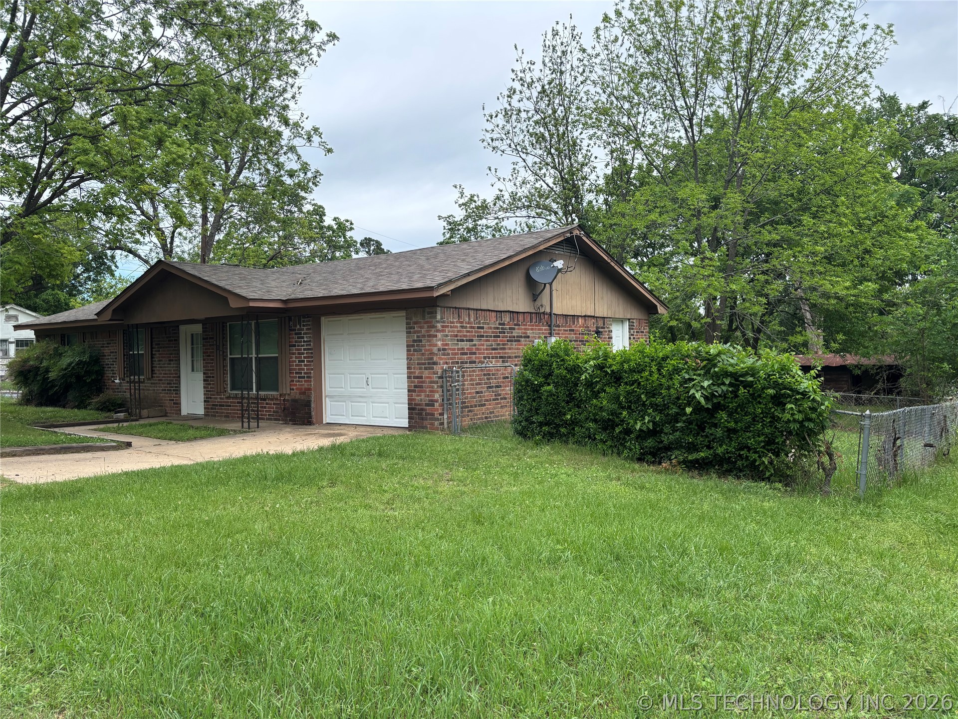 818 N J. Street Hugo OK 74743