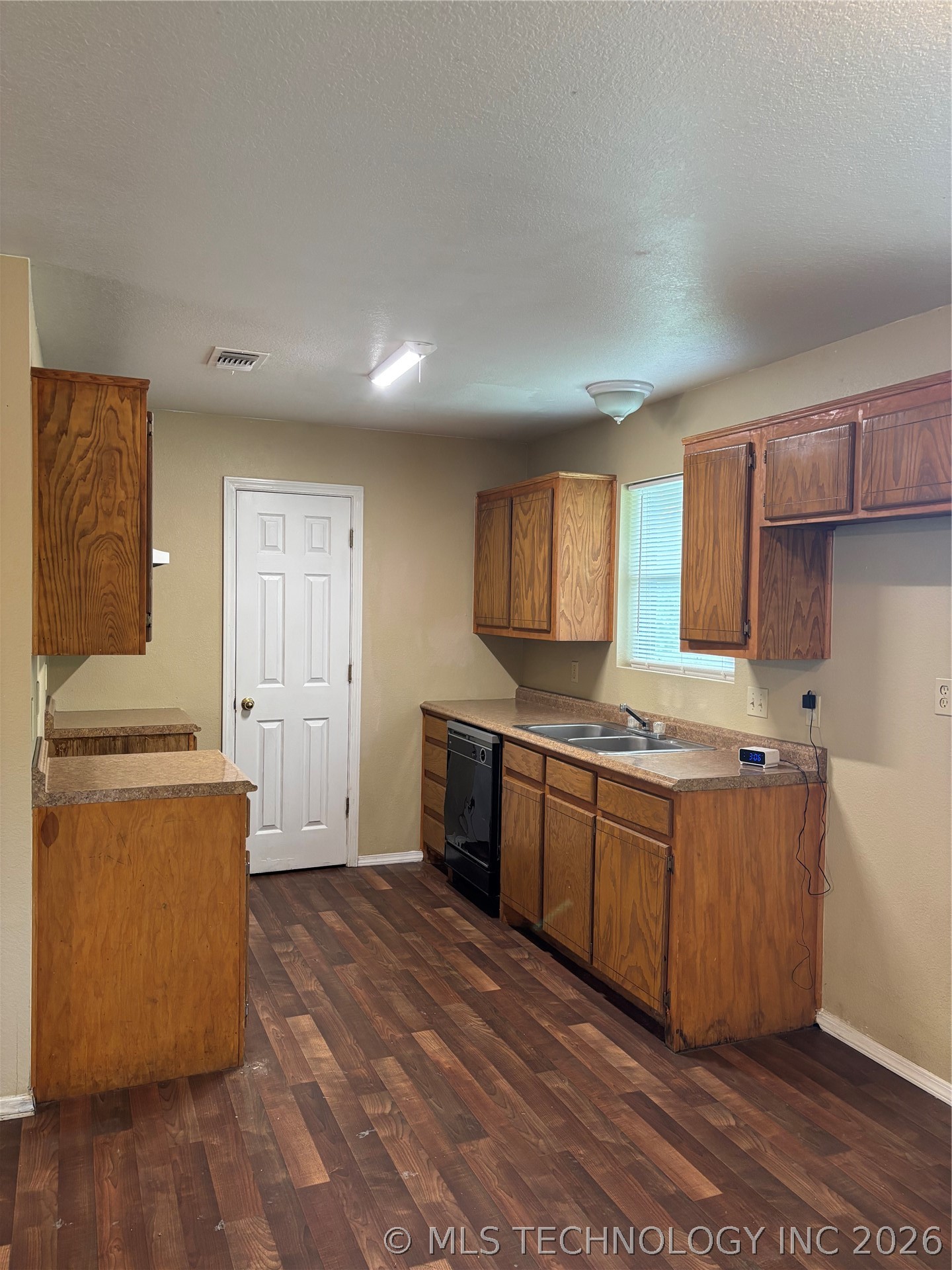 818 N J. Street Hugo OK 74743