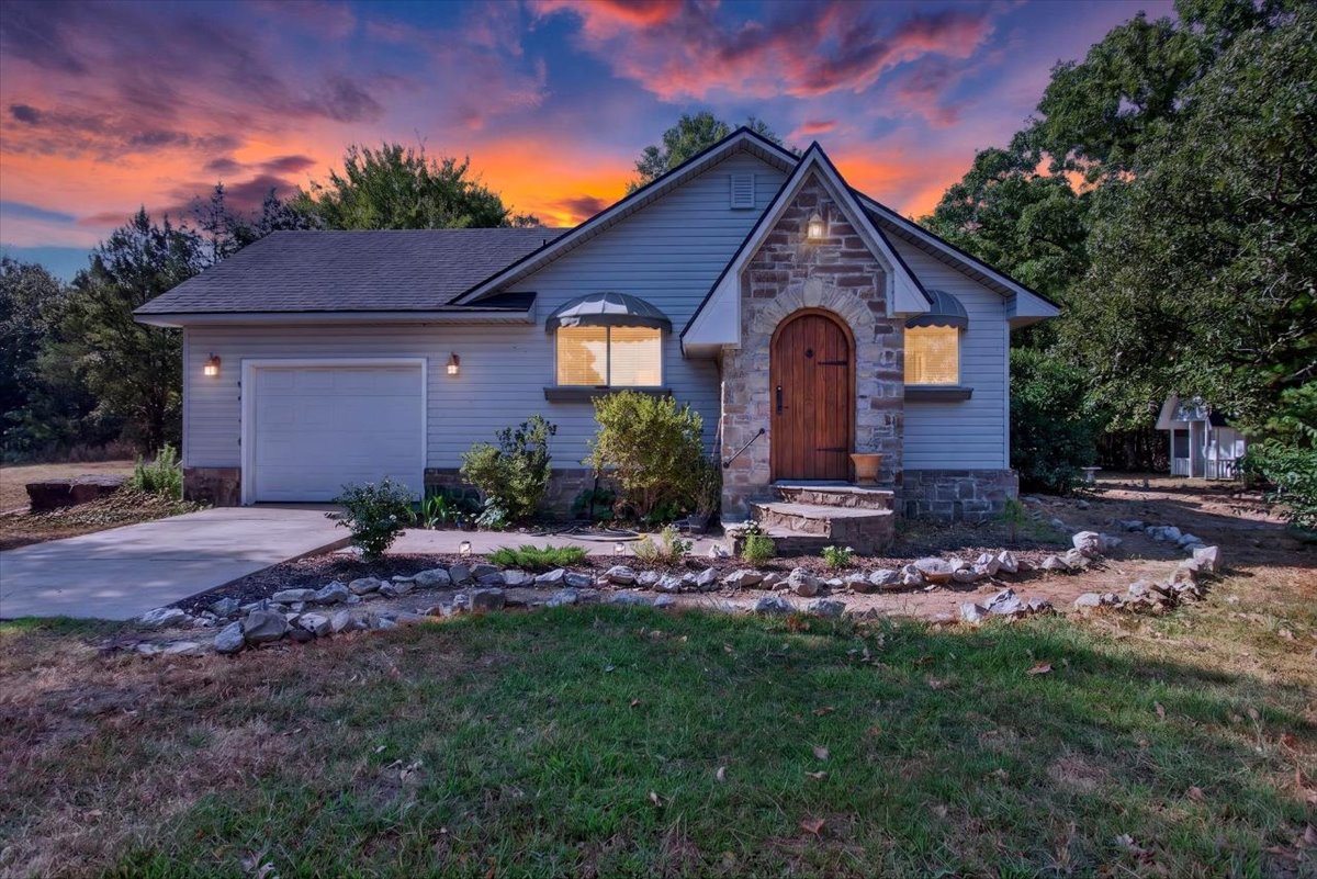 16607 Highway 83 Howe OK 74940