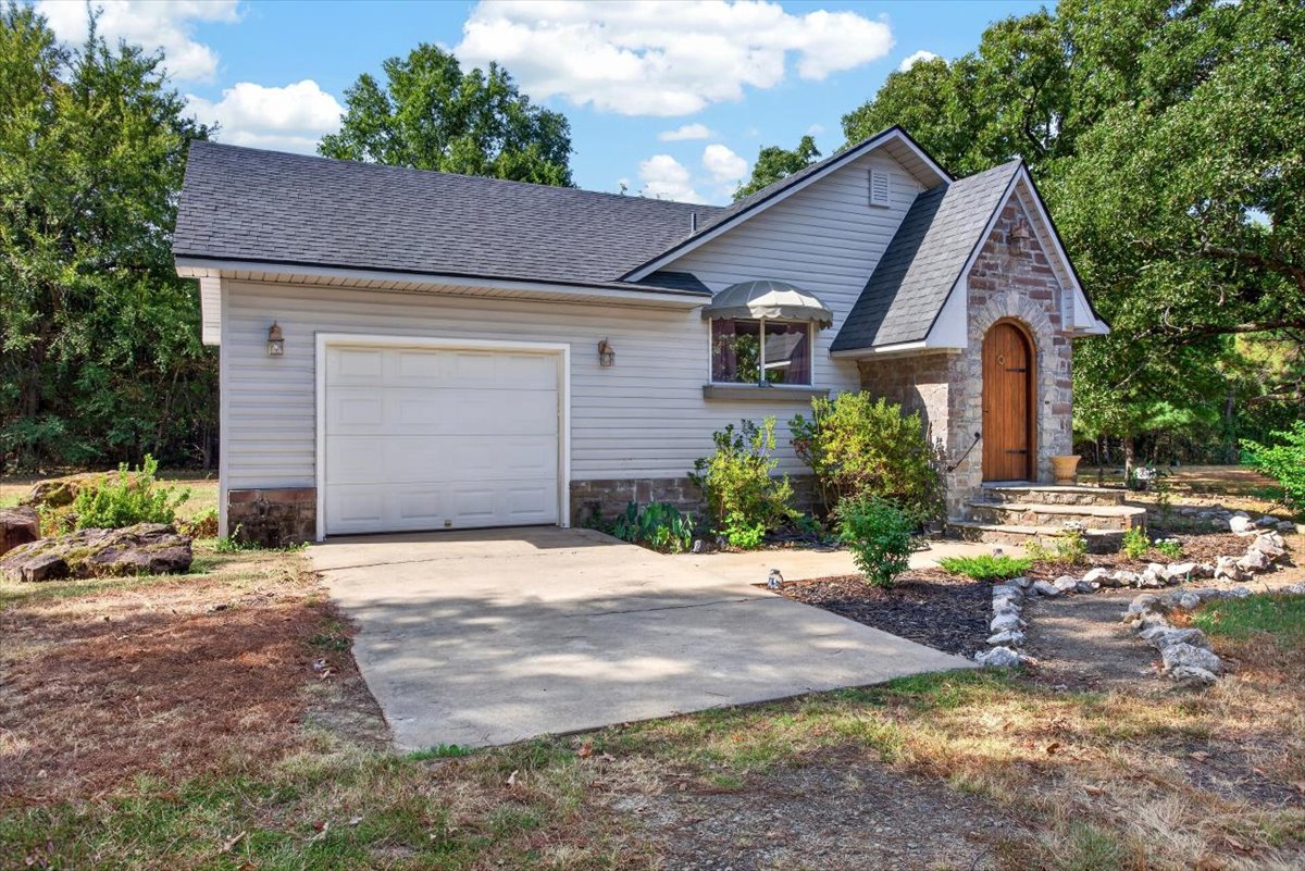 16607 Highway 83 Howe OK 74940