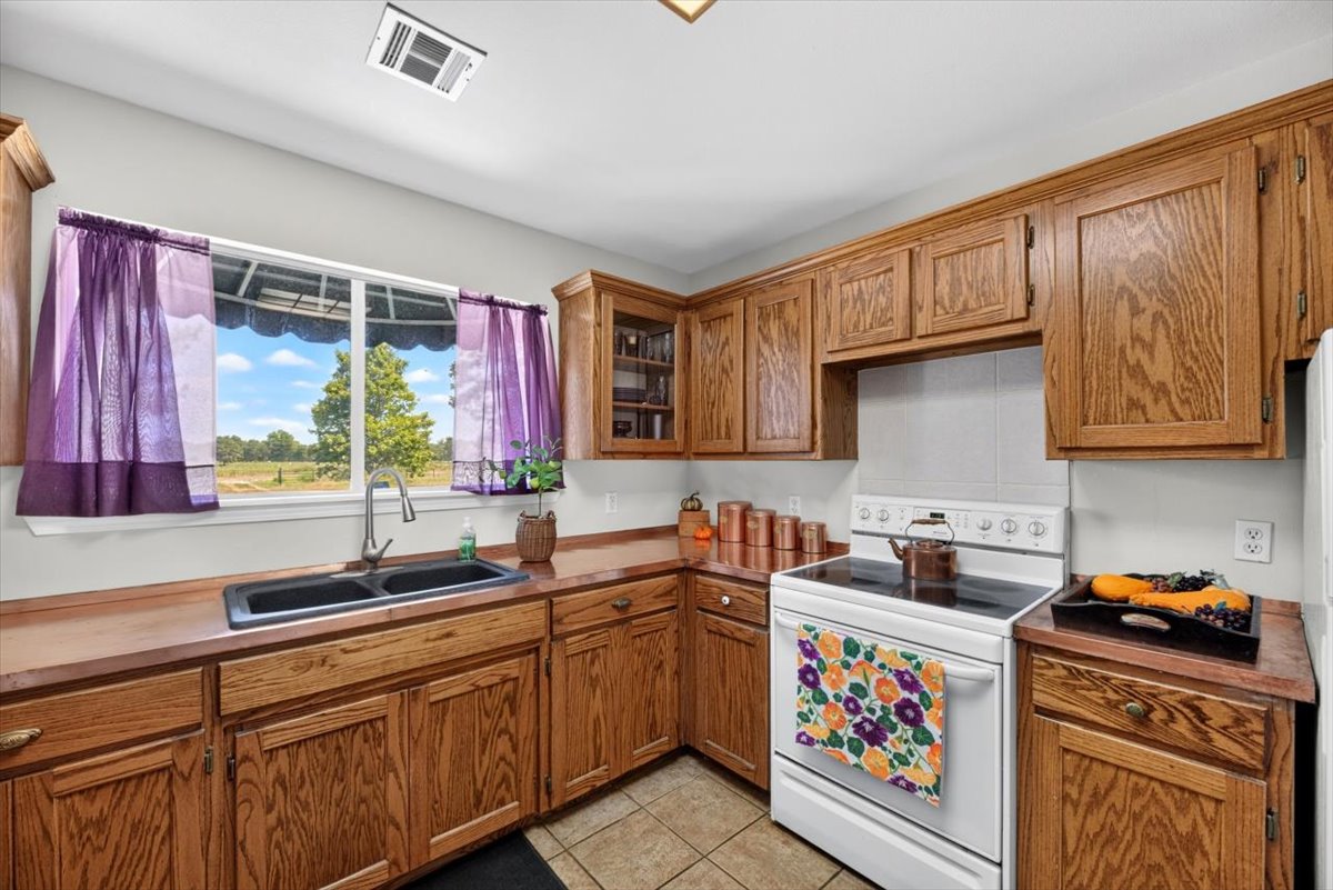 16607 Highway 83 Howe OK 74940