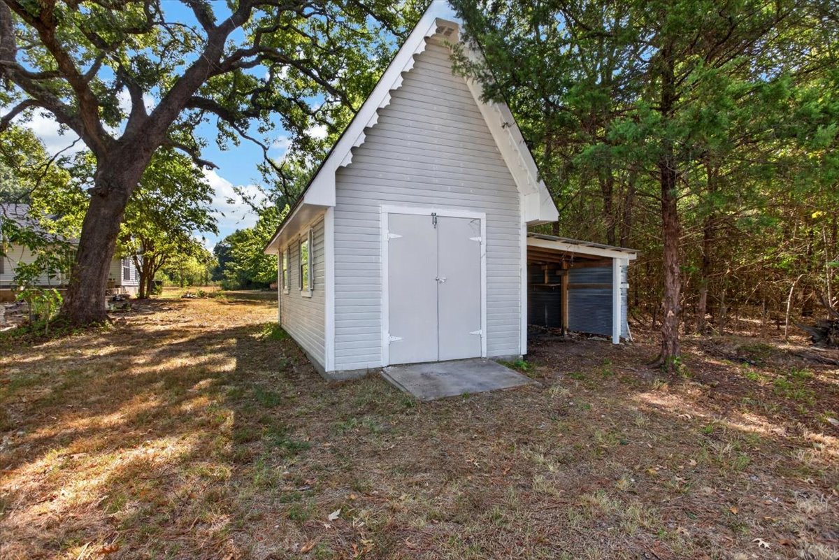 16607 Highway 83 Howe OK 74940